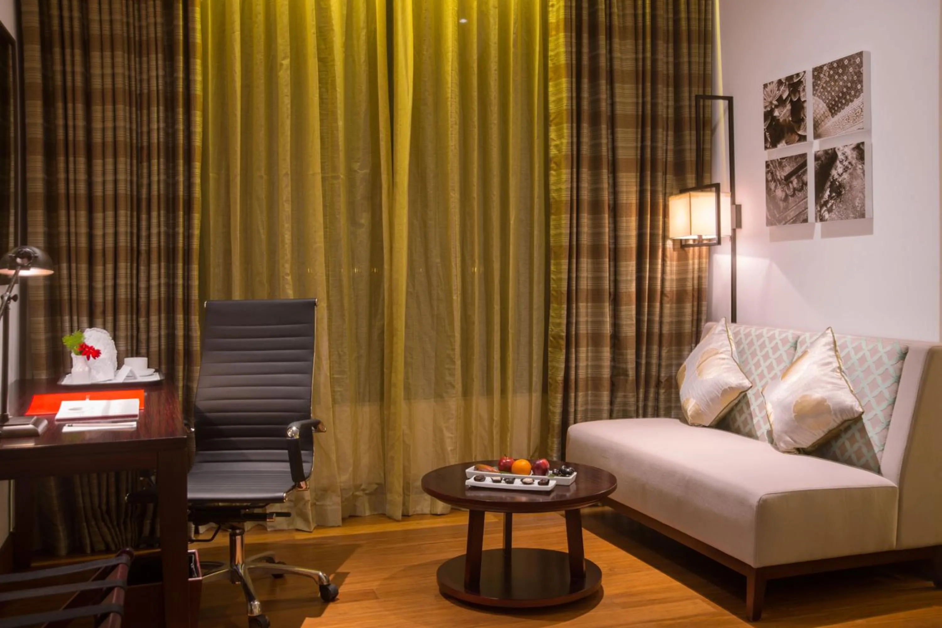 Bed in Vivanta Colombo, Airport Garden