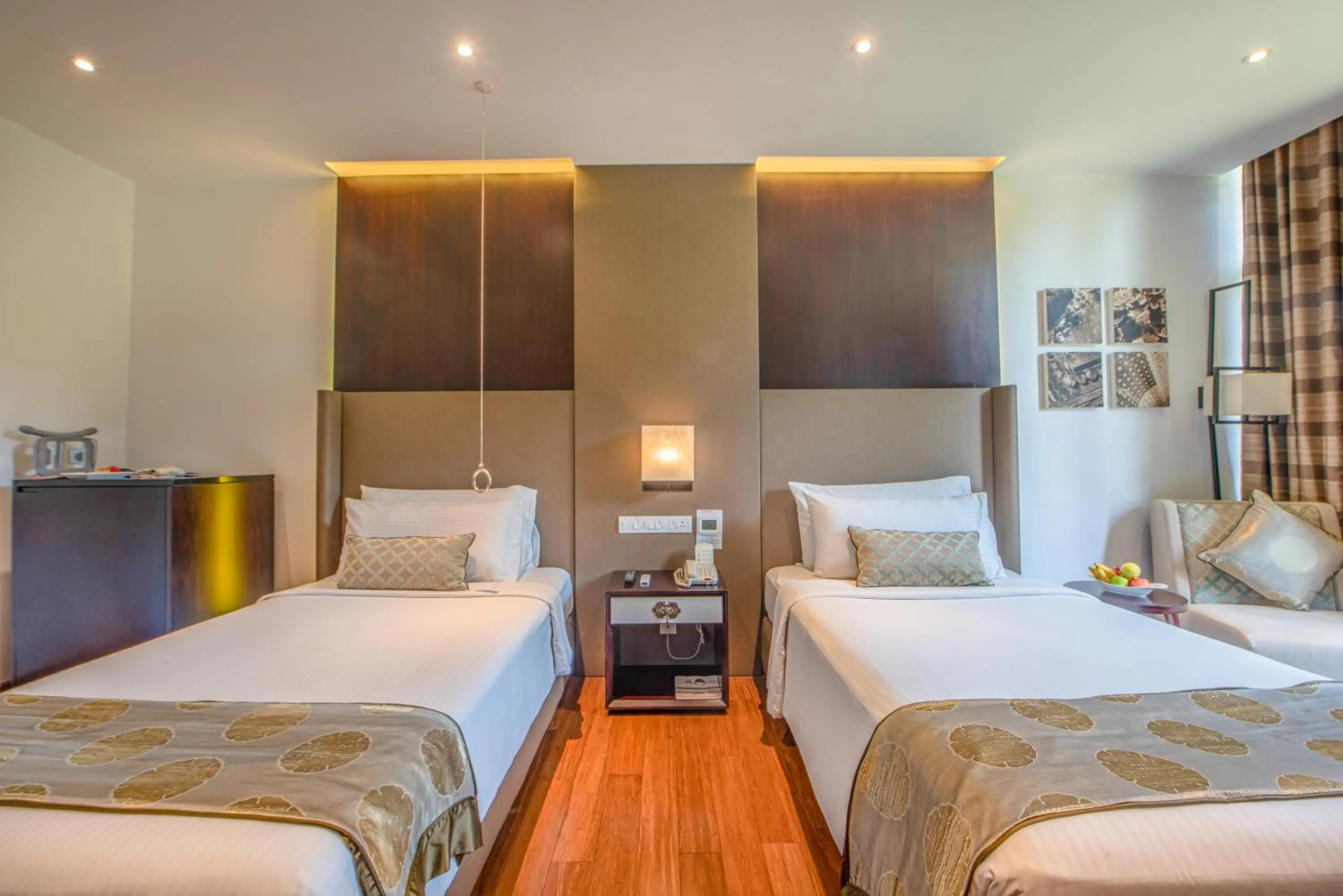 Bedroom, Bed in Vivanta Colombo, Airport Garden