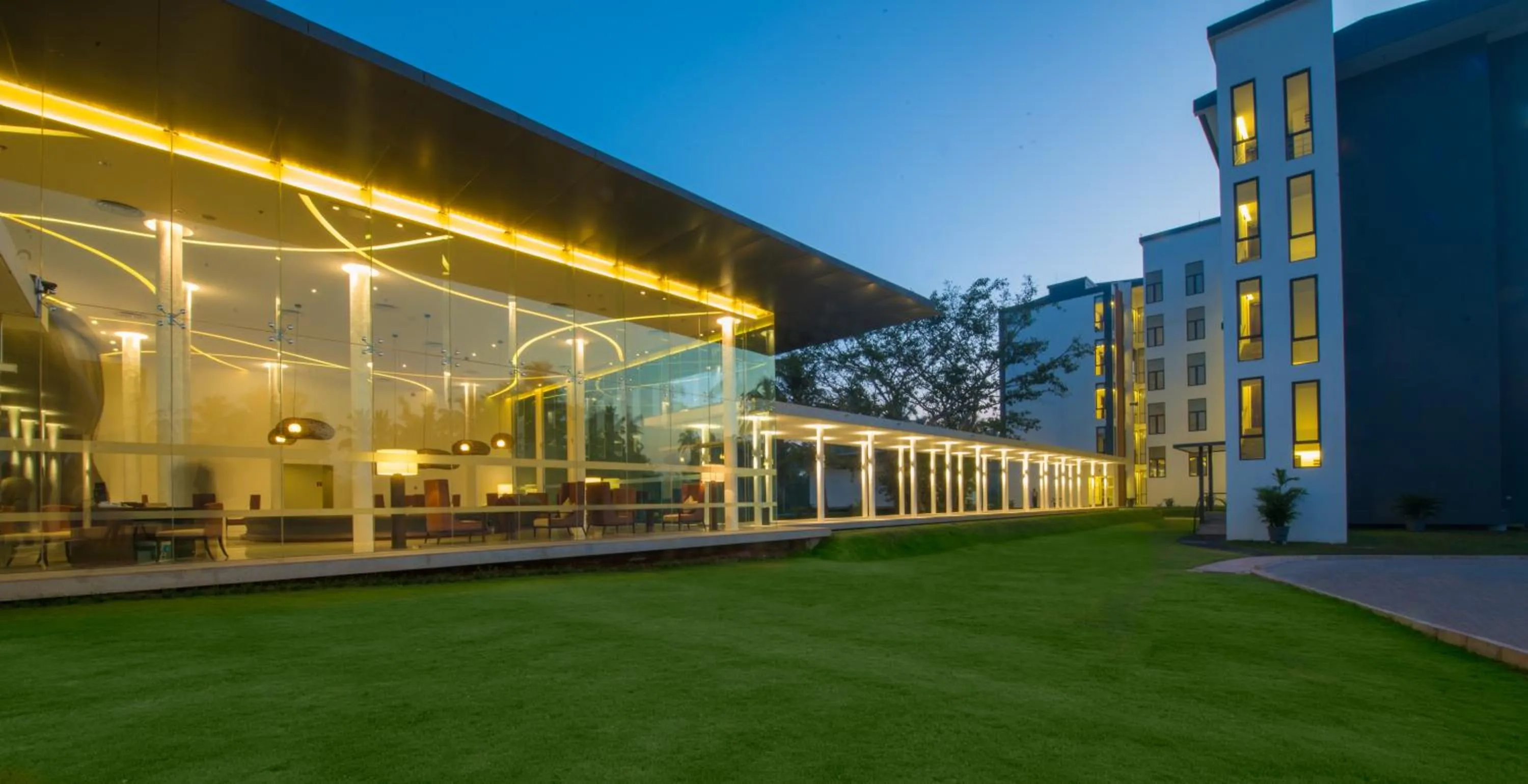 Facade/entrance in Vivanta Colombo, Airport Garden
