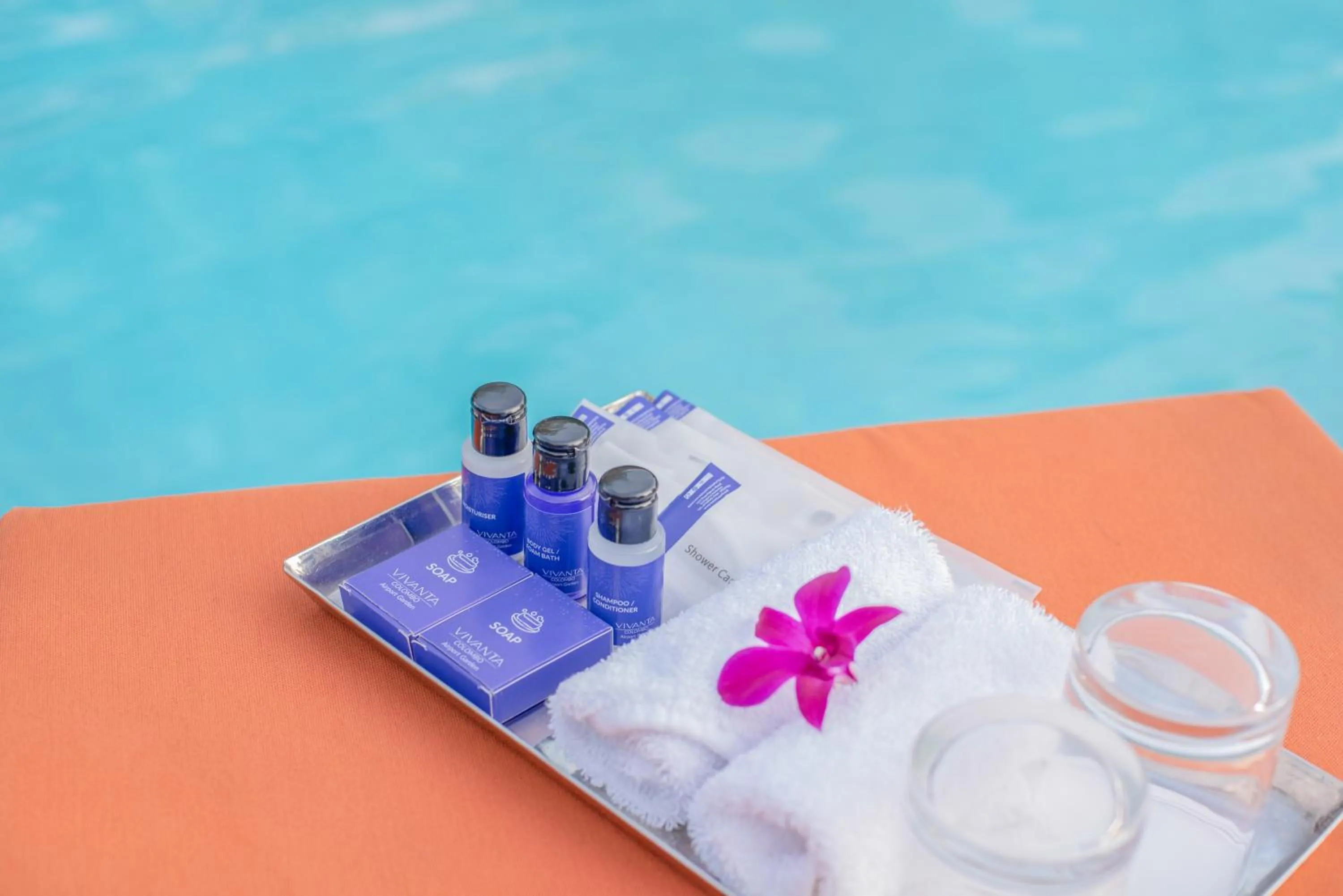 Swimming pool in Vivanta Colombo, Airport Garden