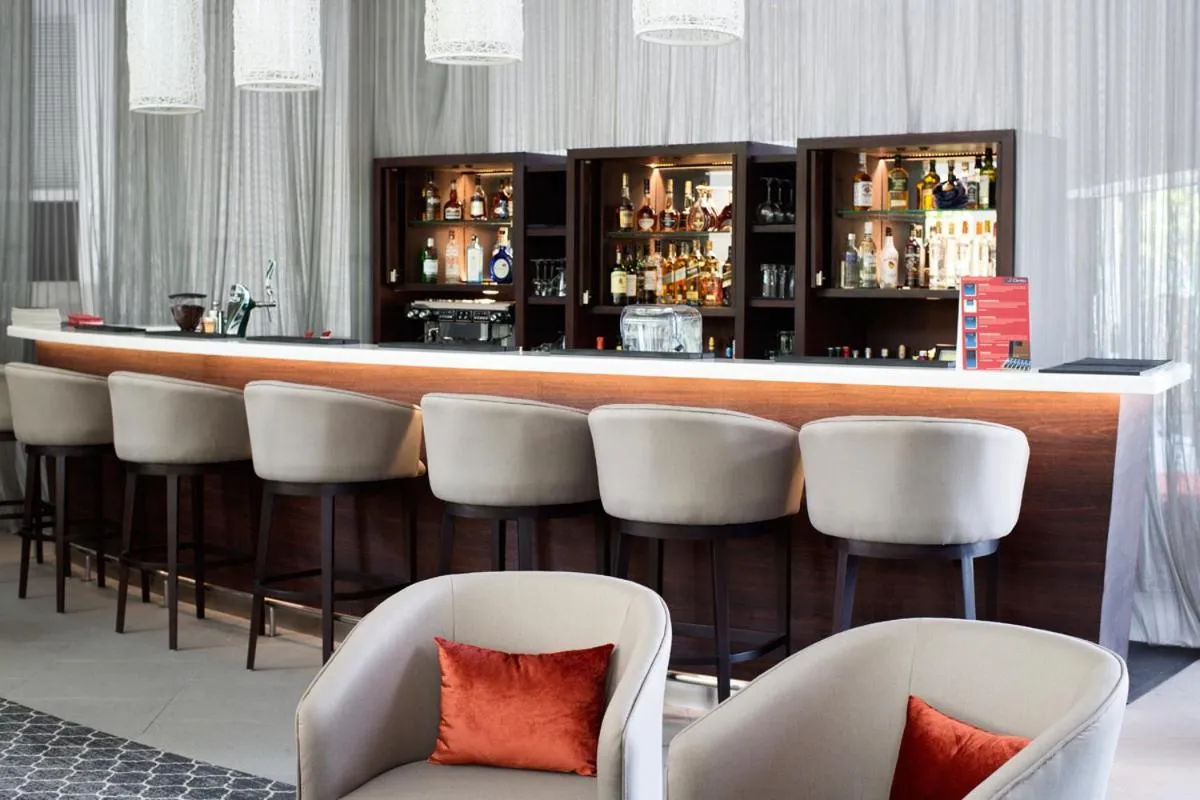 Lounge or bar in Vivanta Colombo, Airport Garden