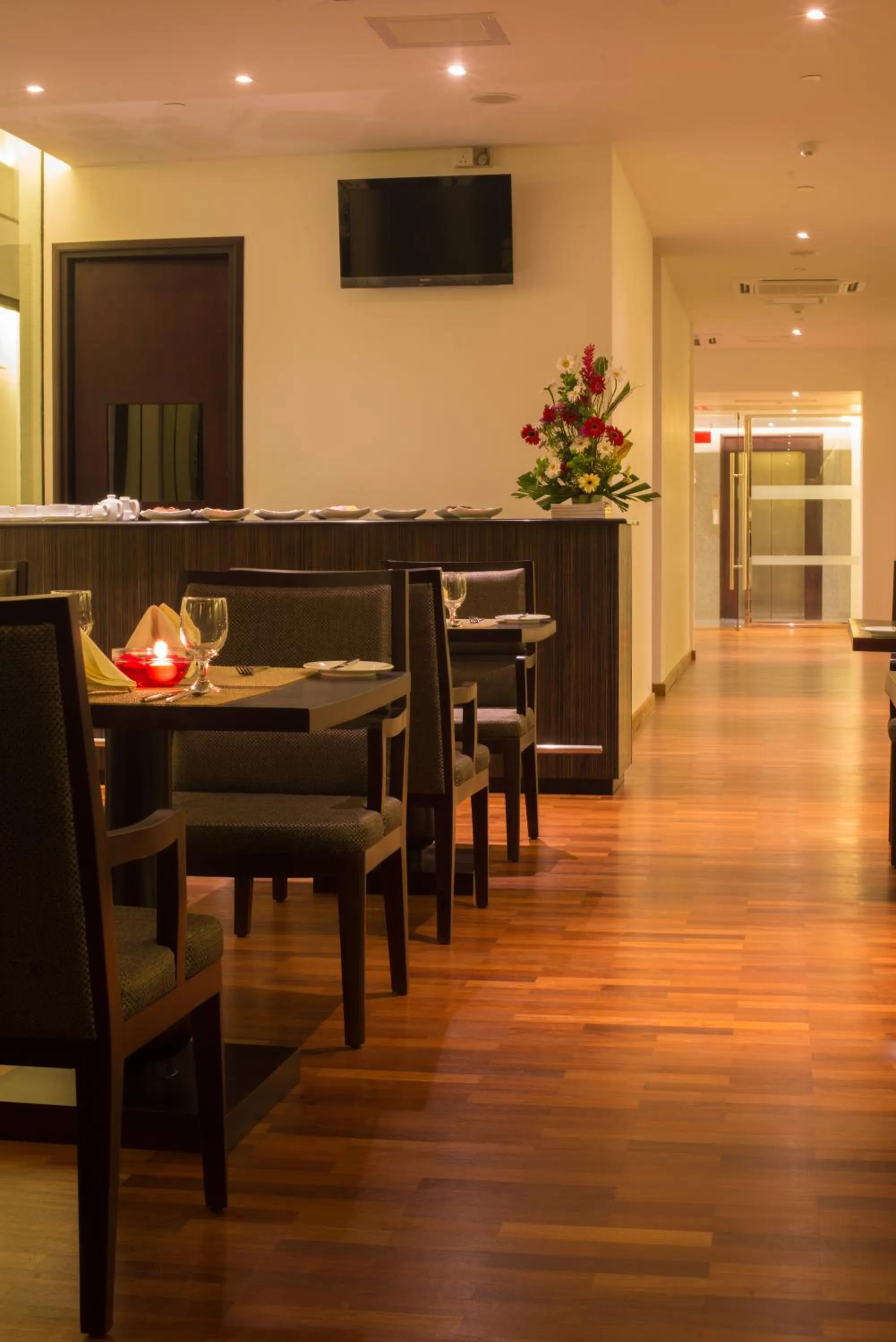 Restaurant/places to eat in Vivanta Colombo, Airport Garden