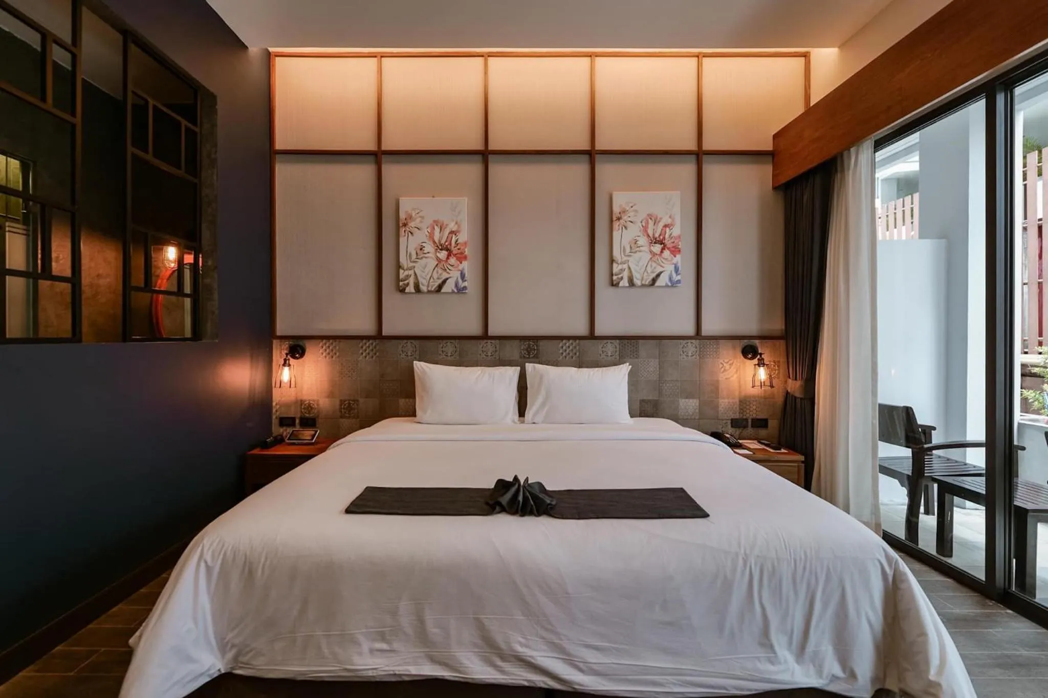 Bedroom, Bed in R-Mar Resort and Spa Patong, Phuket