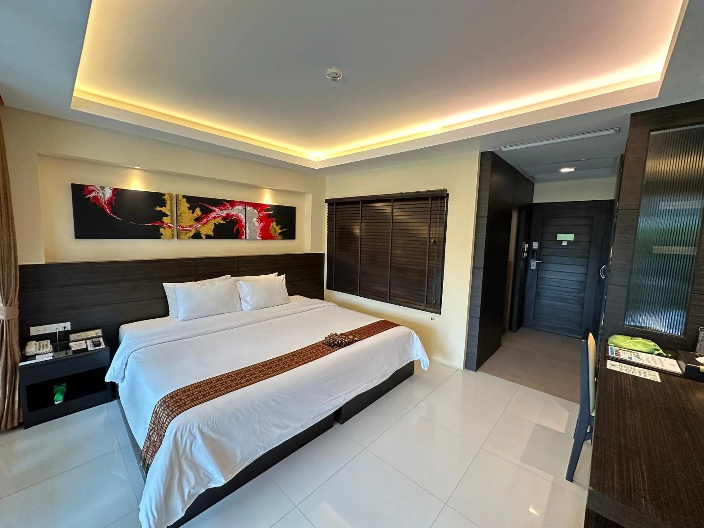 Bed in R-Mar Resort and Spa Patong, Phuket