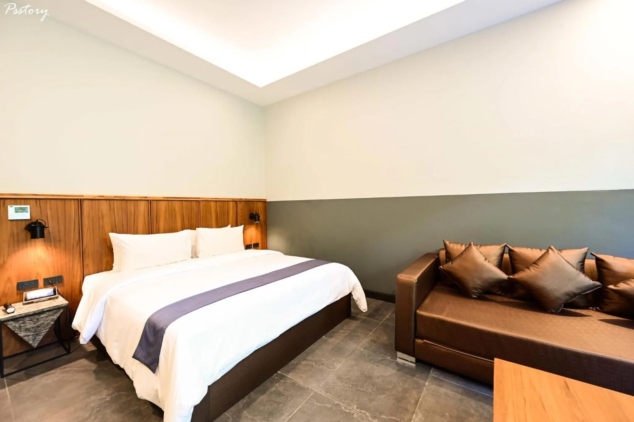 Bed in R-Mar Resort and Spa Patong, Phuket