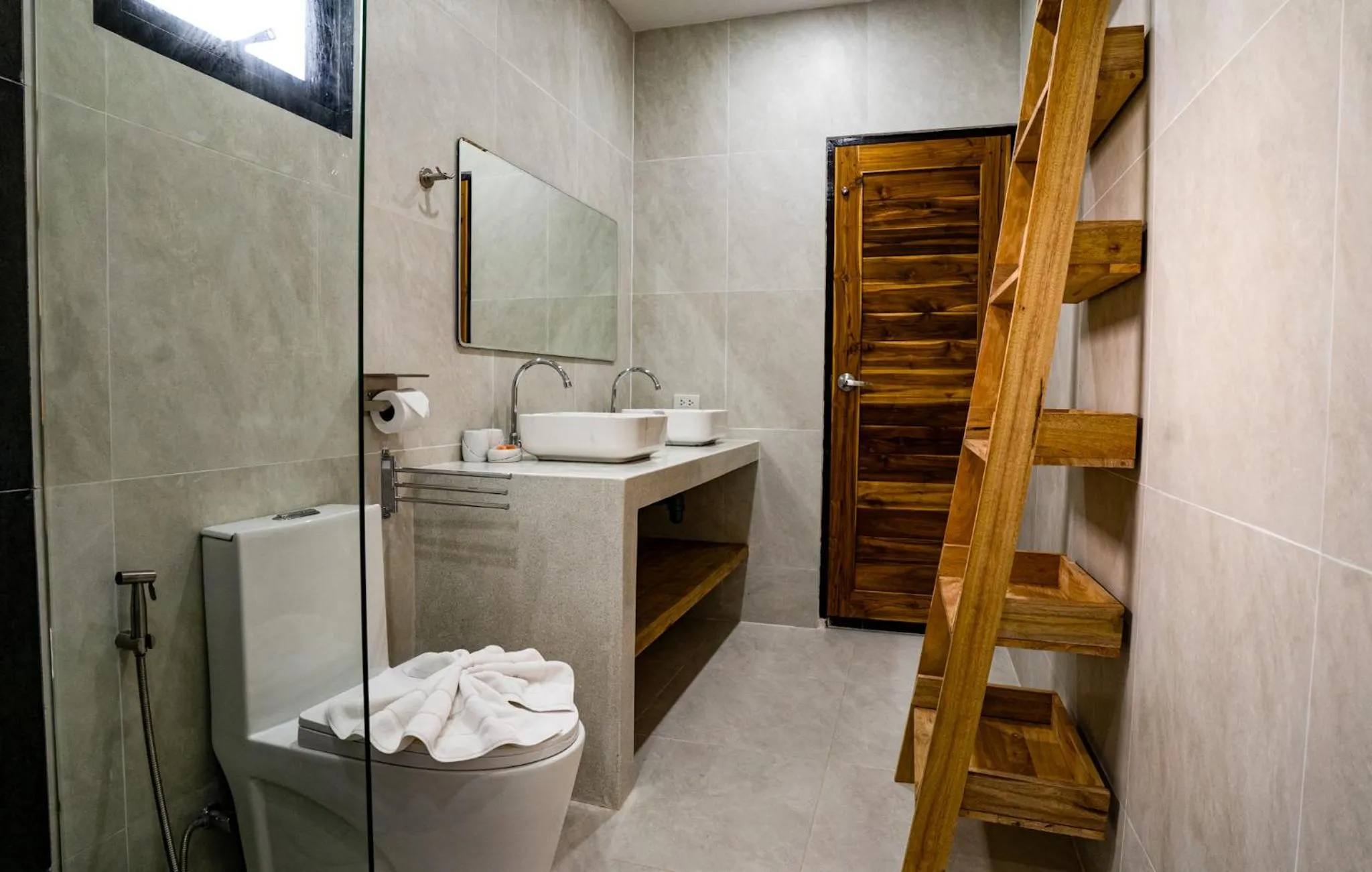 The Cosy Maenam Beach Resort