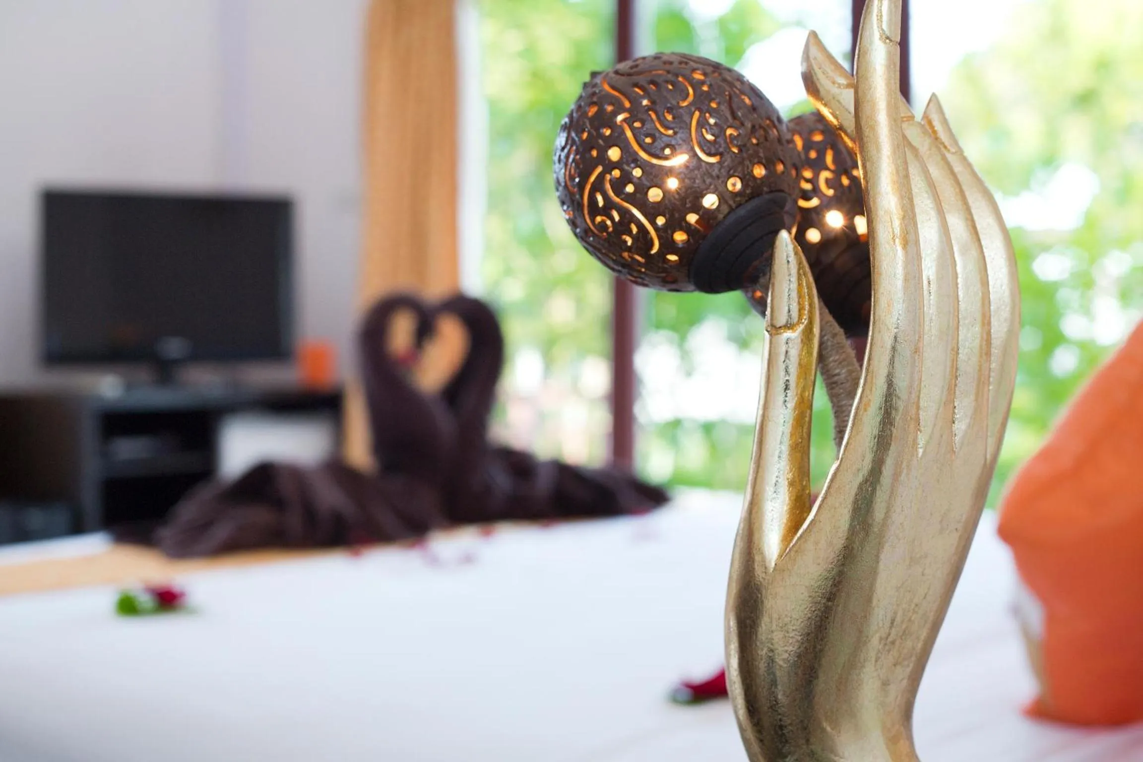 Decorative detail, Bed in The Cosy Maenam Beach Resort
