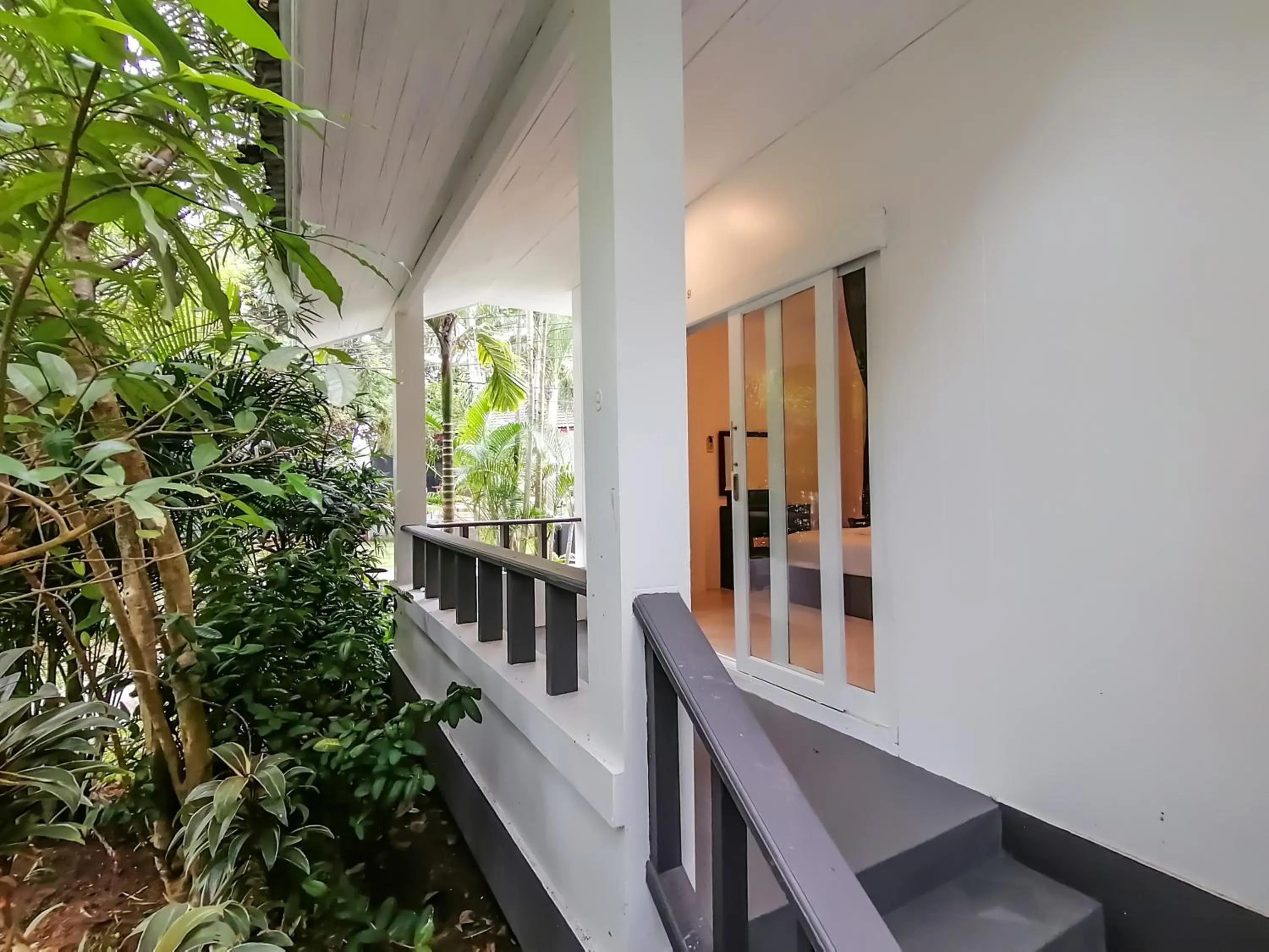 Balcony/Terrace in The Cosy Maenam Beach Resort