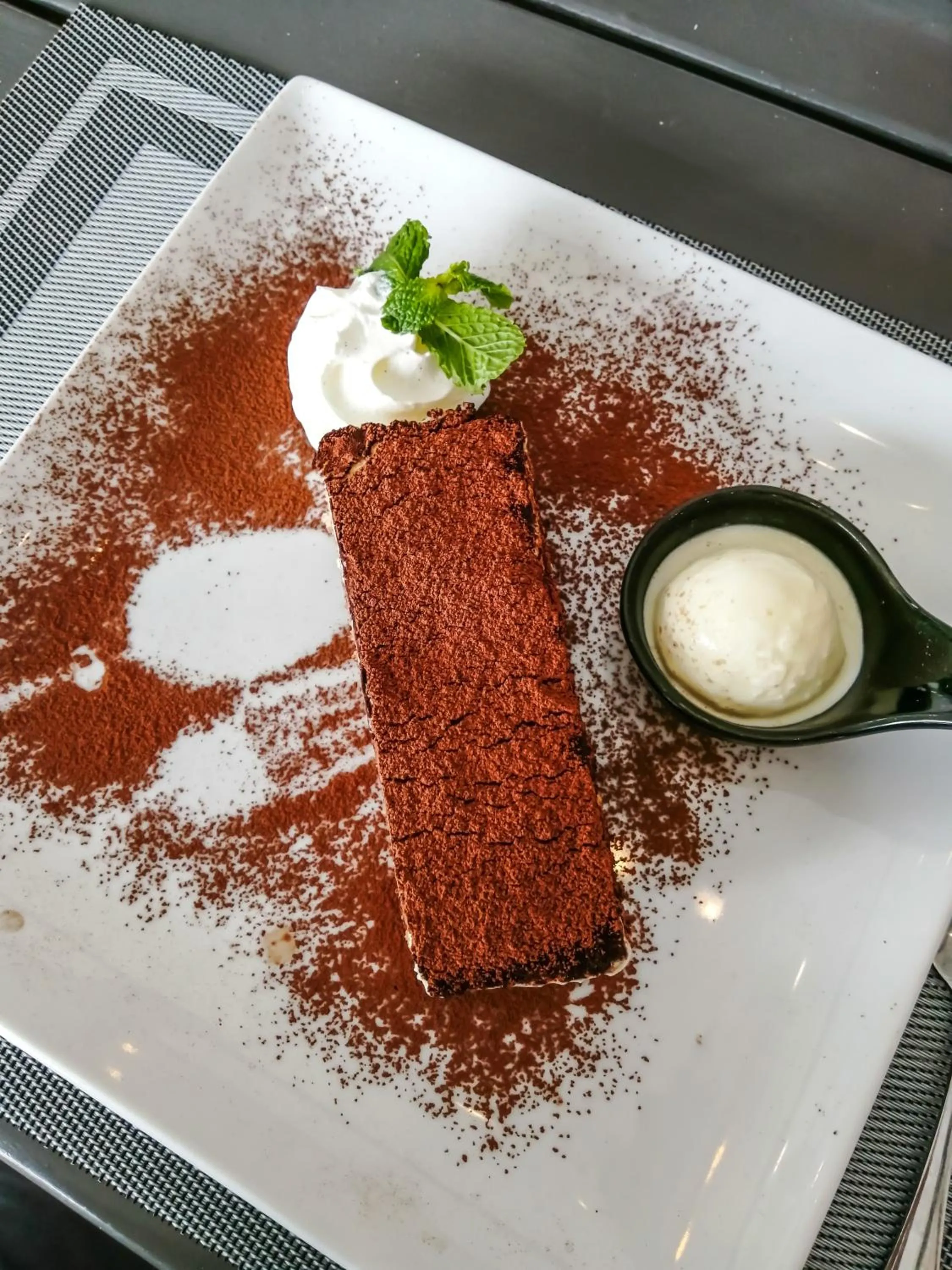 Food and drinks in The Cosy Maenam Beach Resort