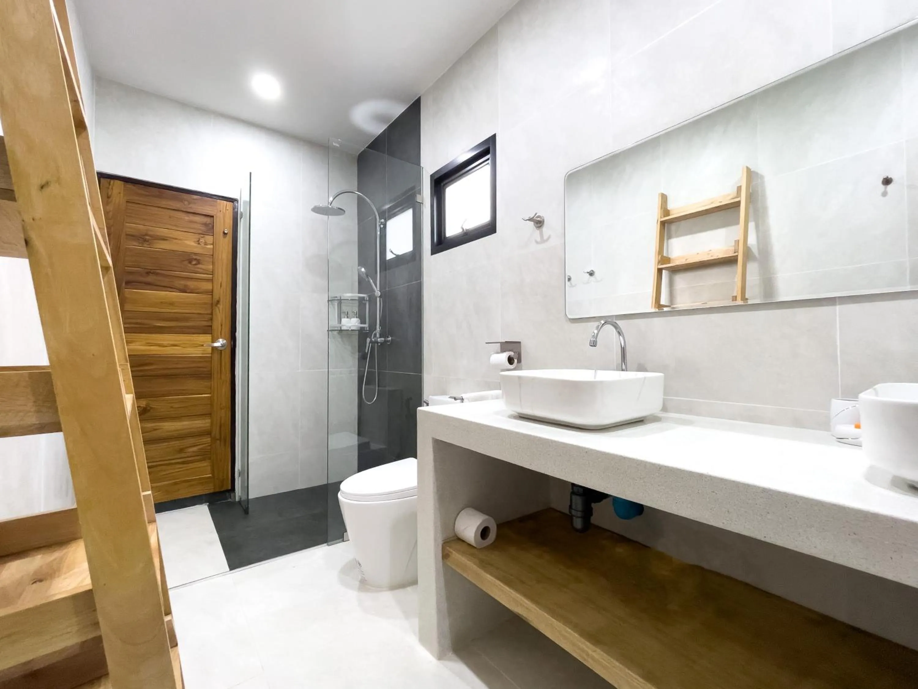 The Cosy Maenam Beach Resort