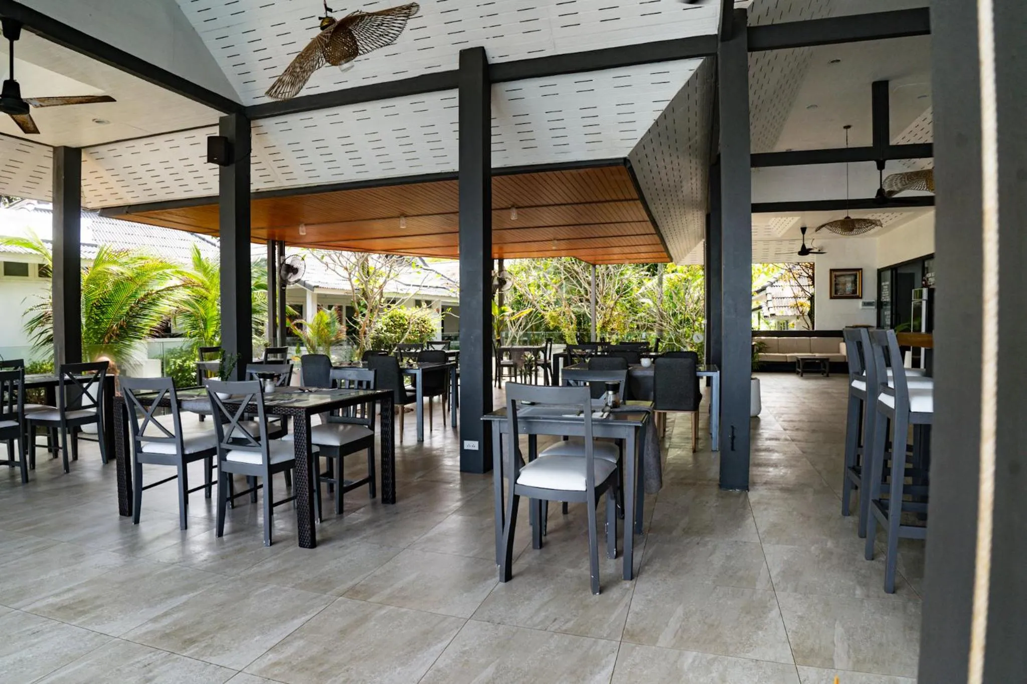 The Cosy Maenam Beach Resort