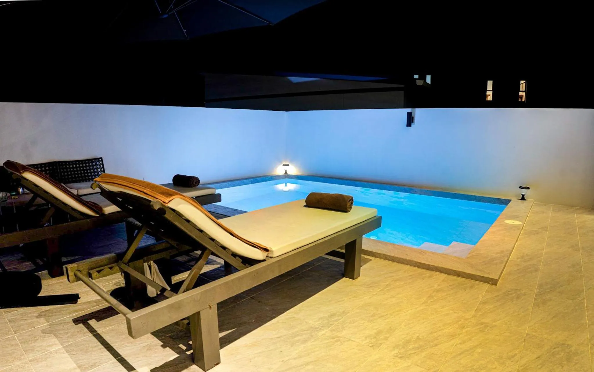 The Cosy Maenam Beach Resort