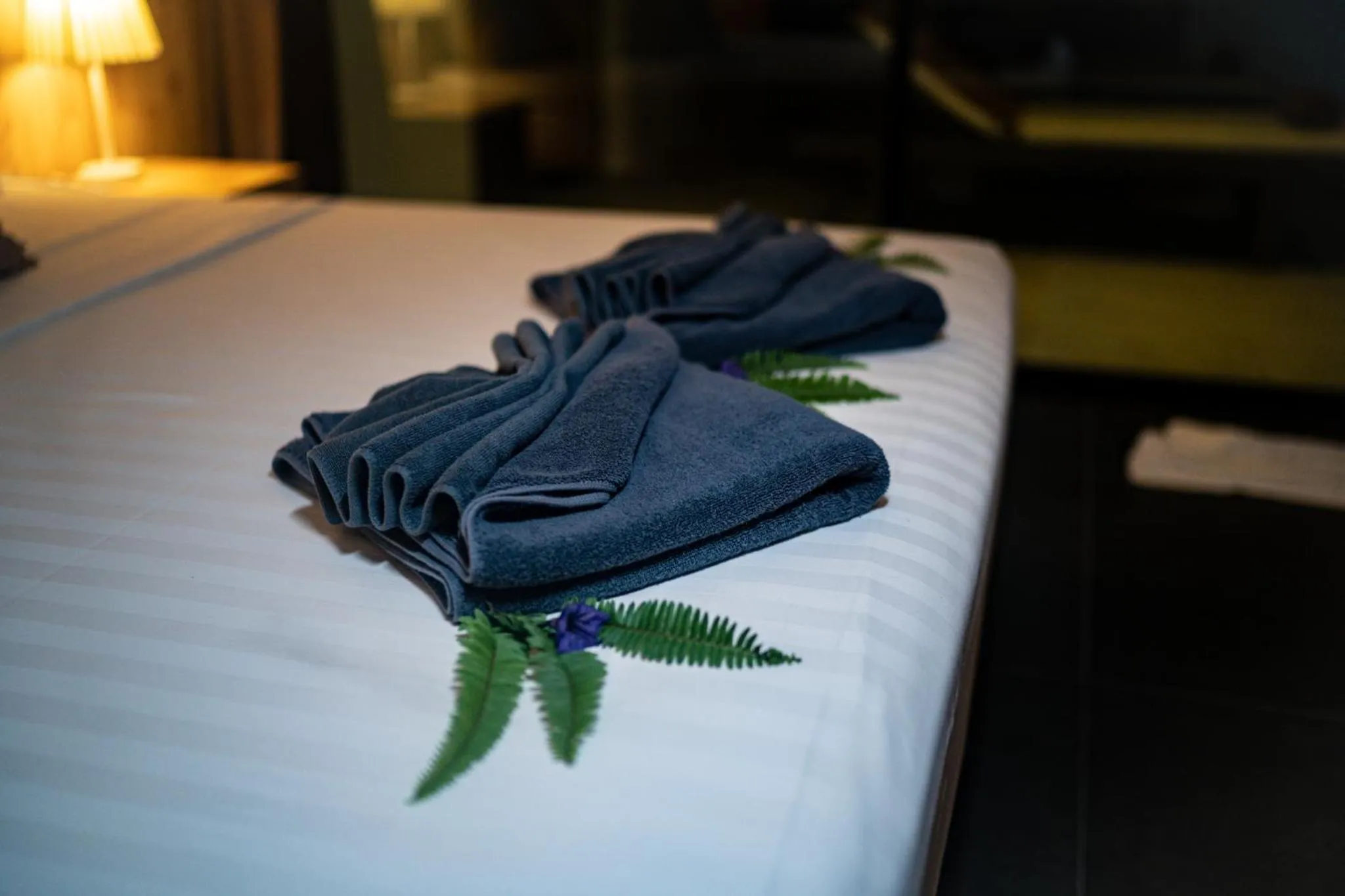 Bed in The Cosy Maenam Beach Resort