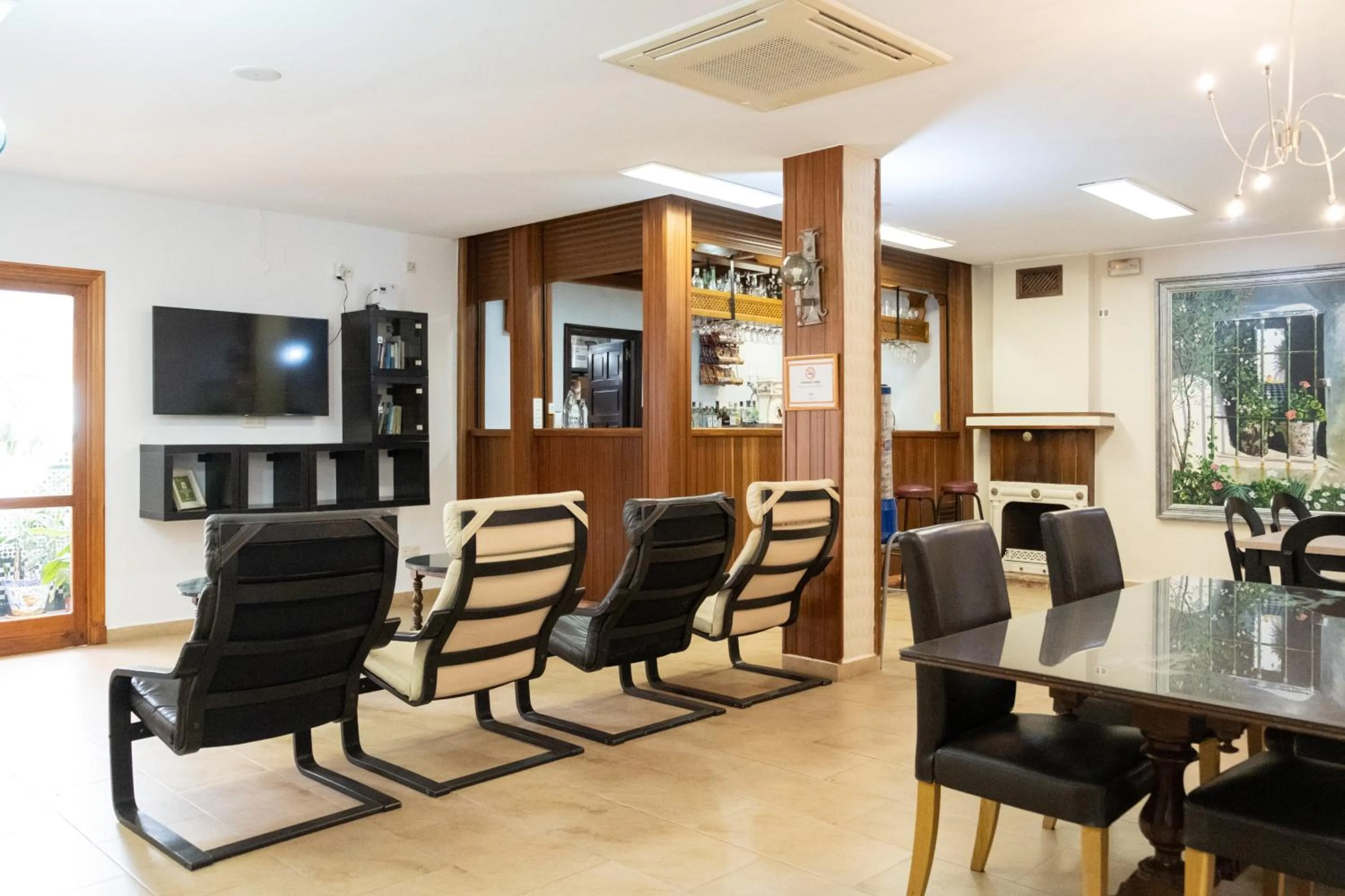Communal lounge/ TV room in Hotel Chipiona