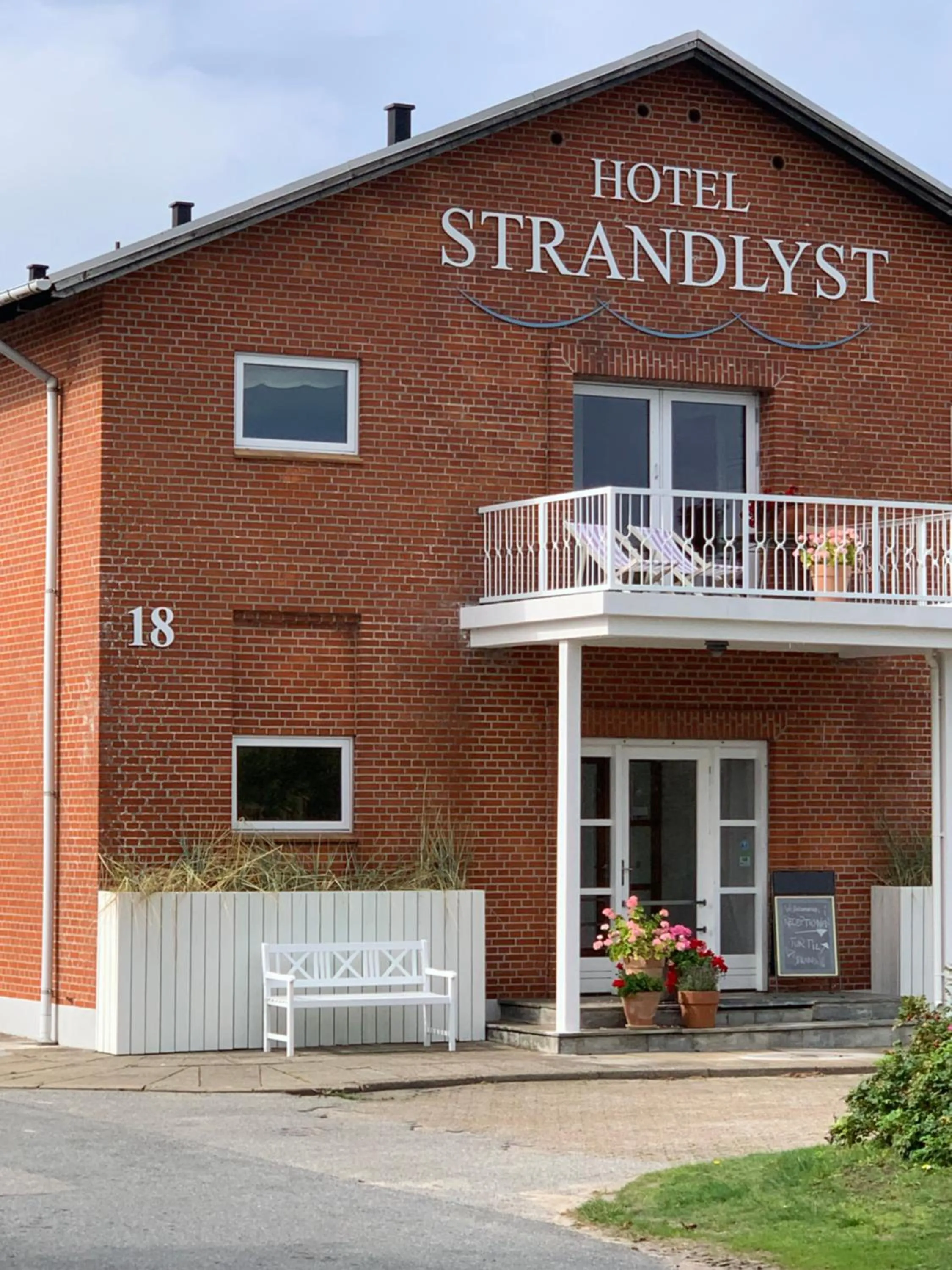 Property building in Hotel Strandlyst Badehotel