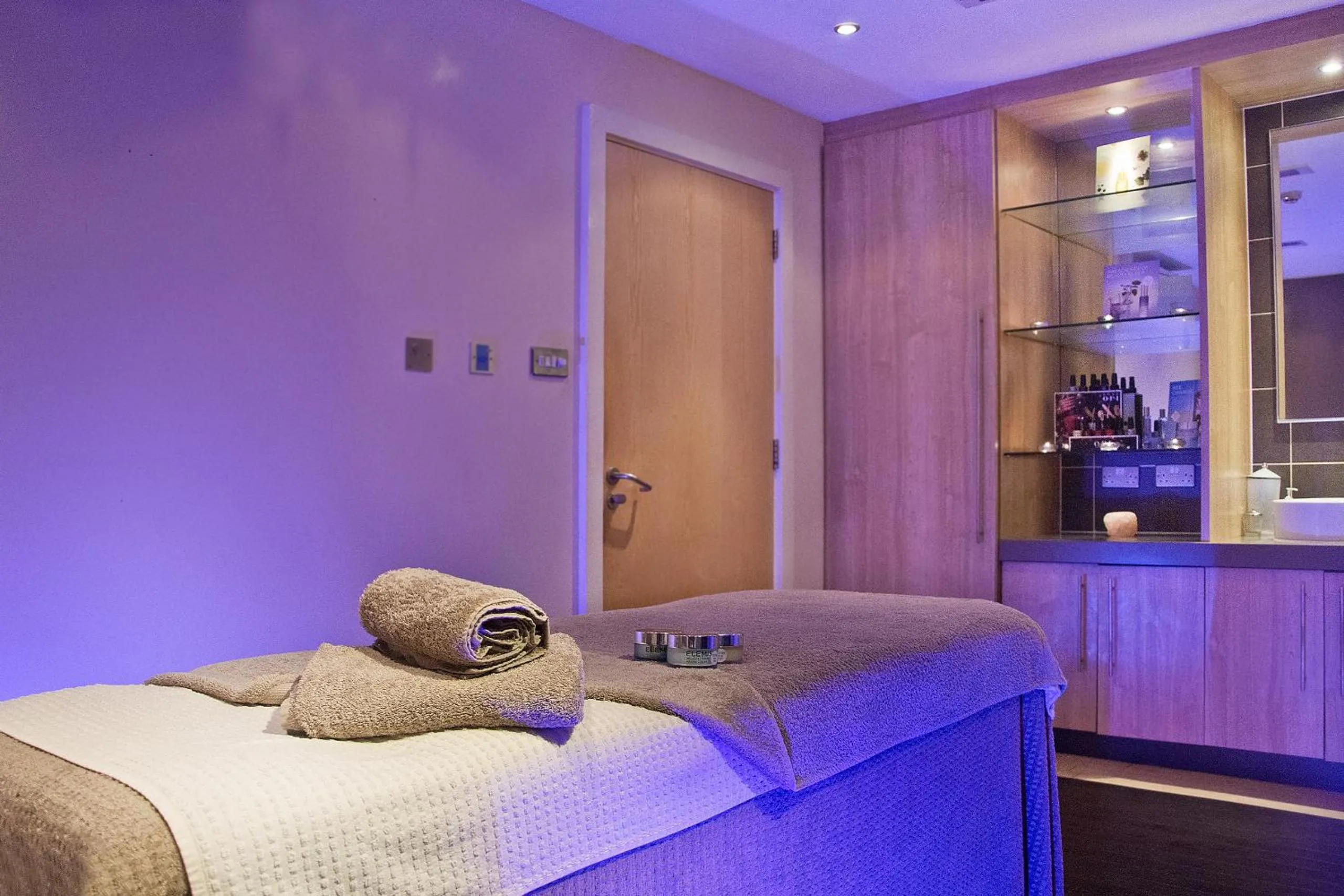 Massage, Bed in St Mellion Estate