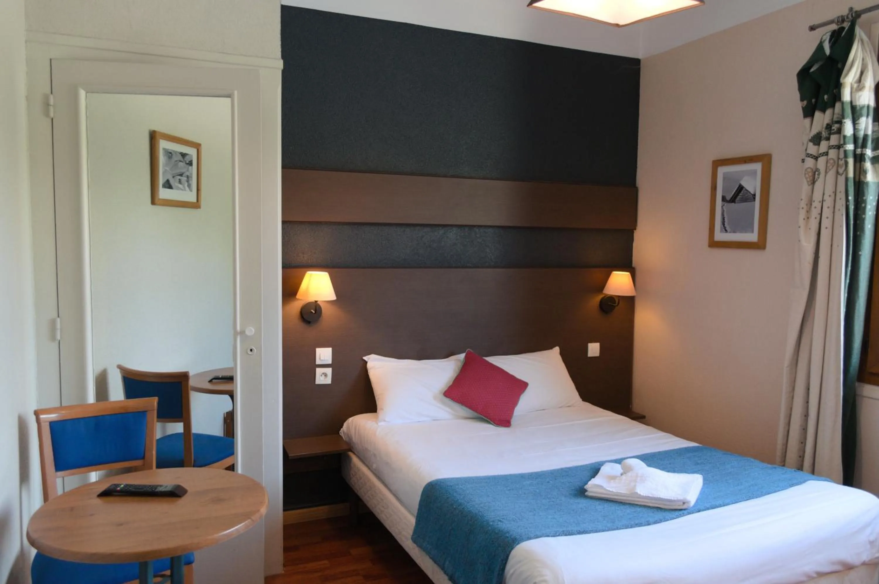 Photo of the whole room, Bed in Ô & Cimes