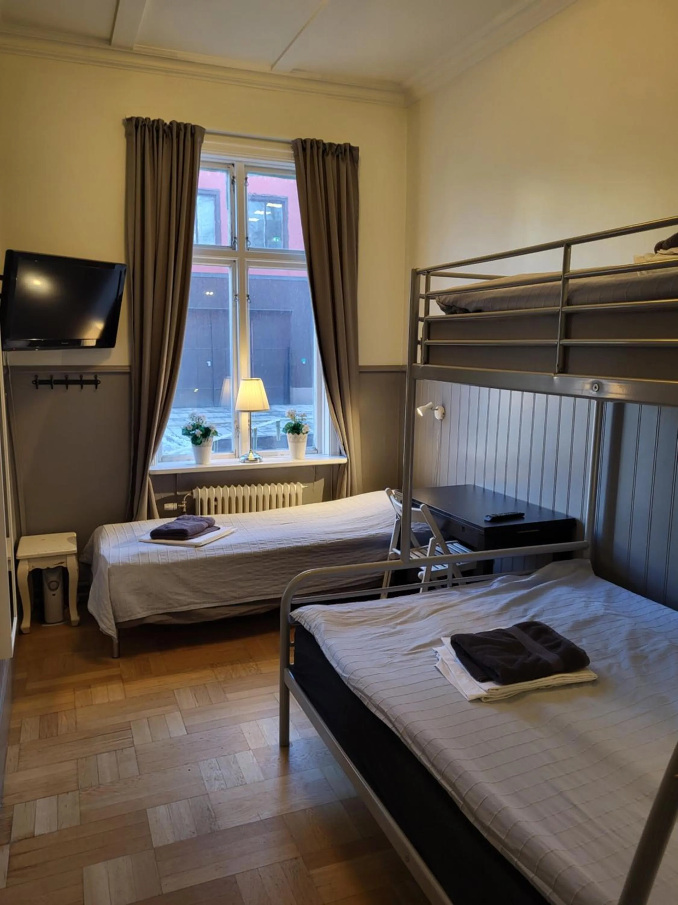 Triple Room with Shared Bathroom in Vandrarhem Uppsala Kungsängstorg