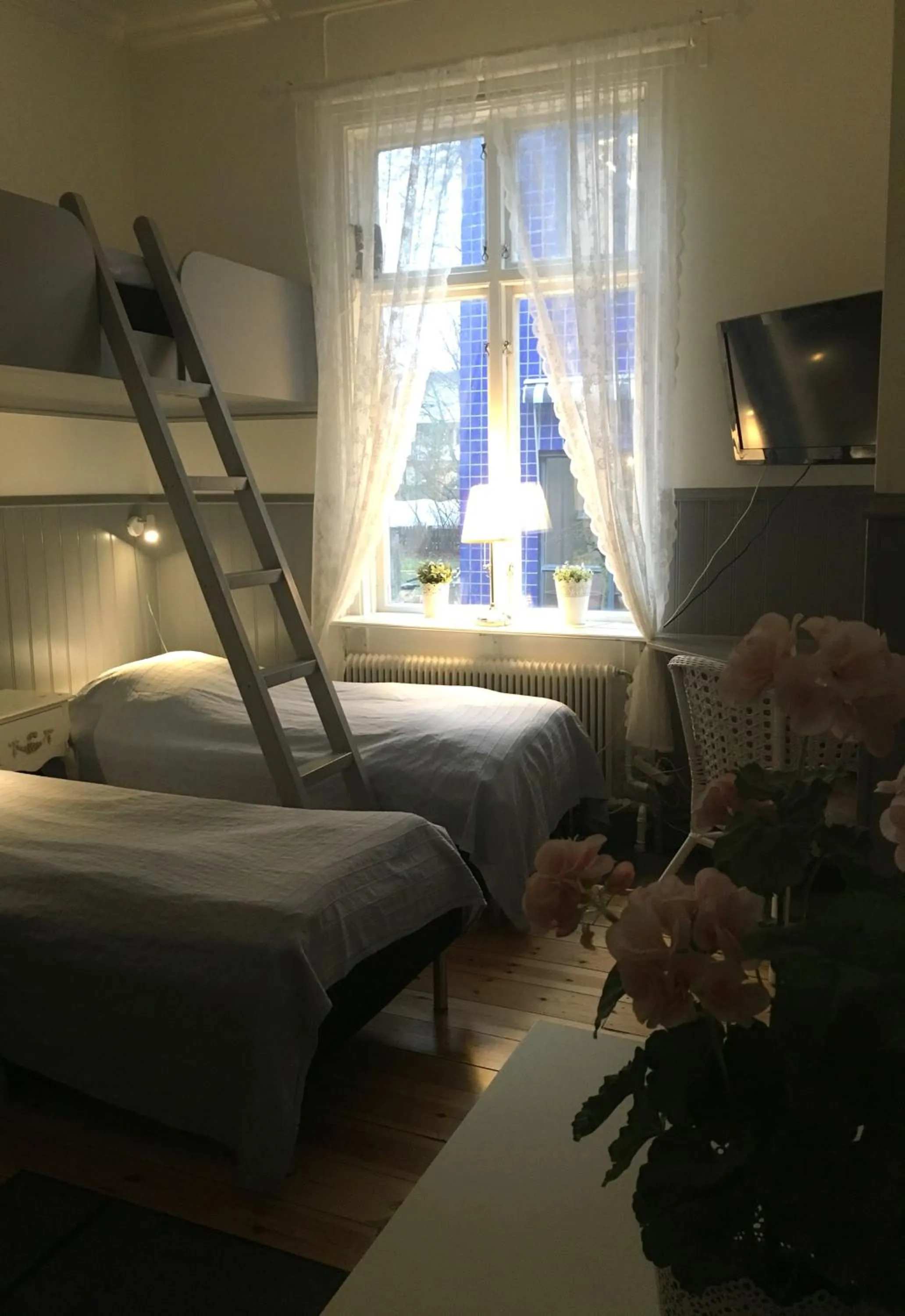 Photo of the whole room, Bed in Vandrarhem Uppsala Kungsängstorg