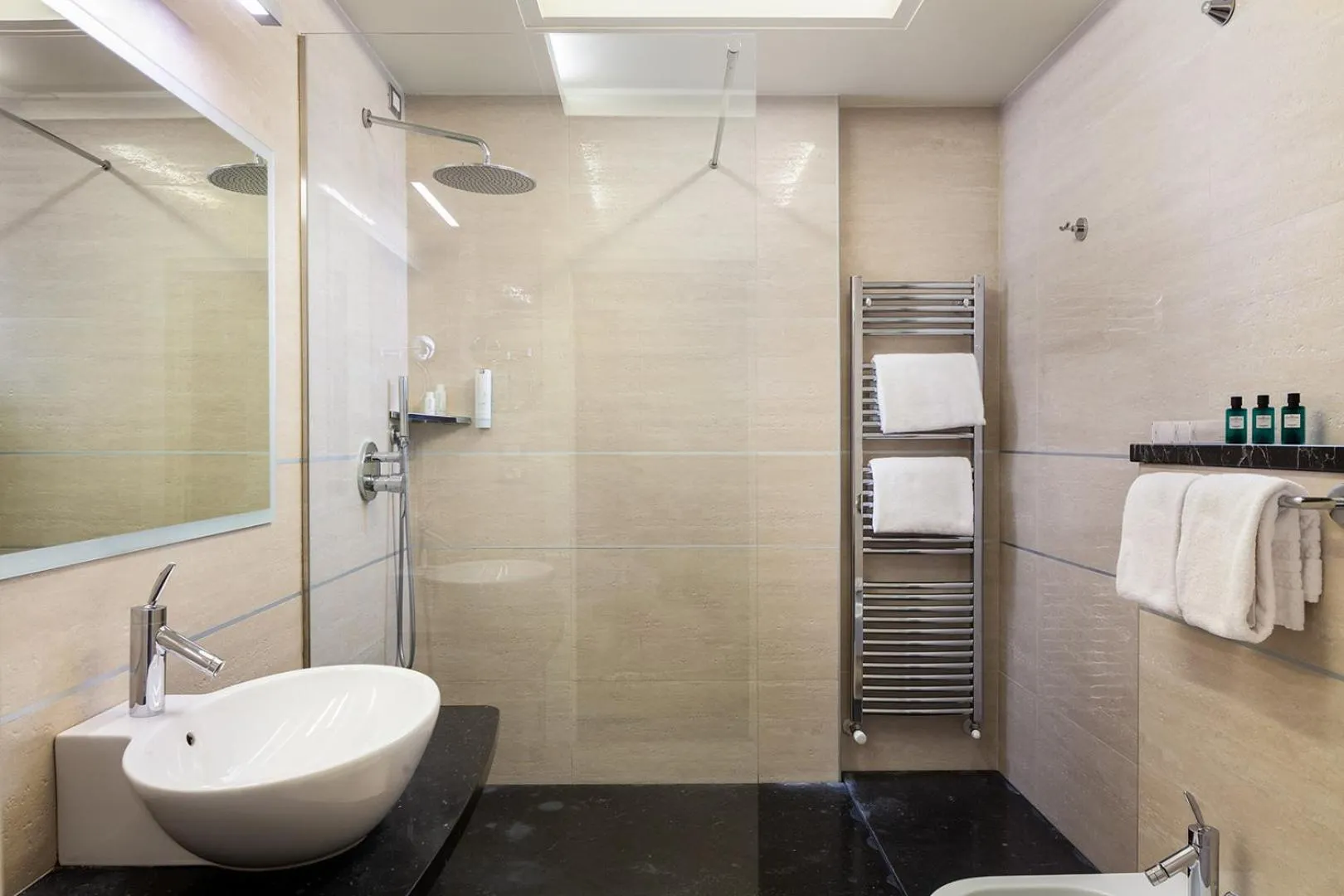 Bathroom in Hotel Kristal Palace - Tonelli Hotels - Adult Friendly