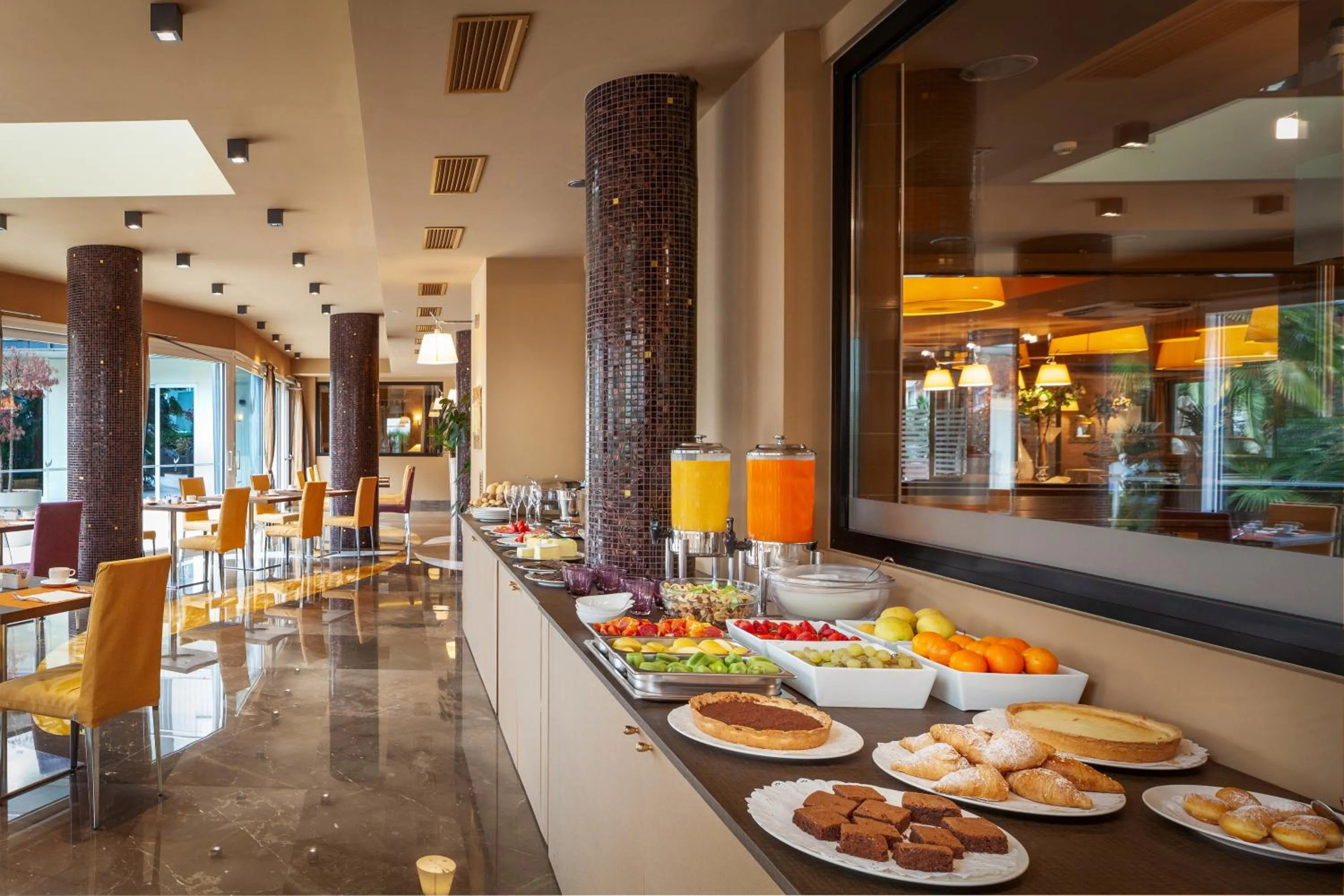 Buffet breakfast in Hotel Kristal Palace - Tonelli Hotels - Adult Friendly