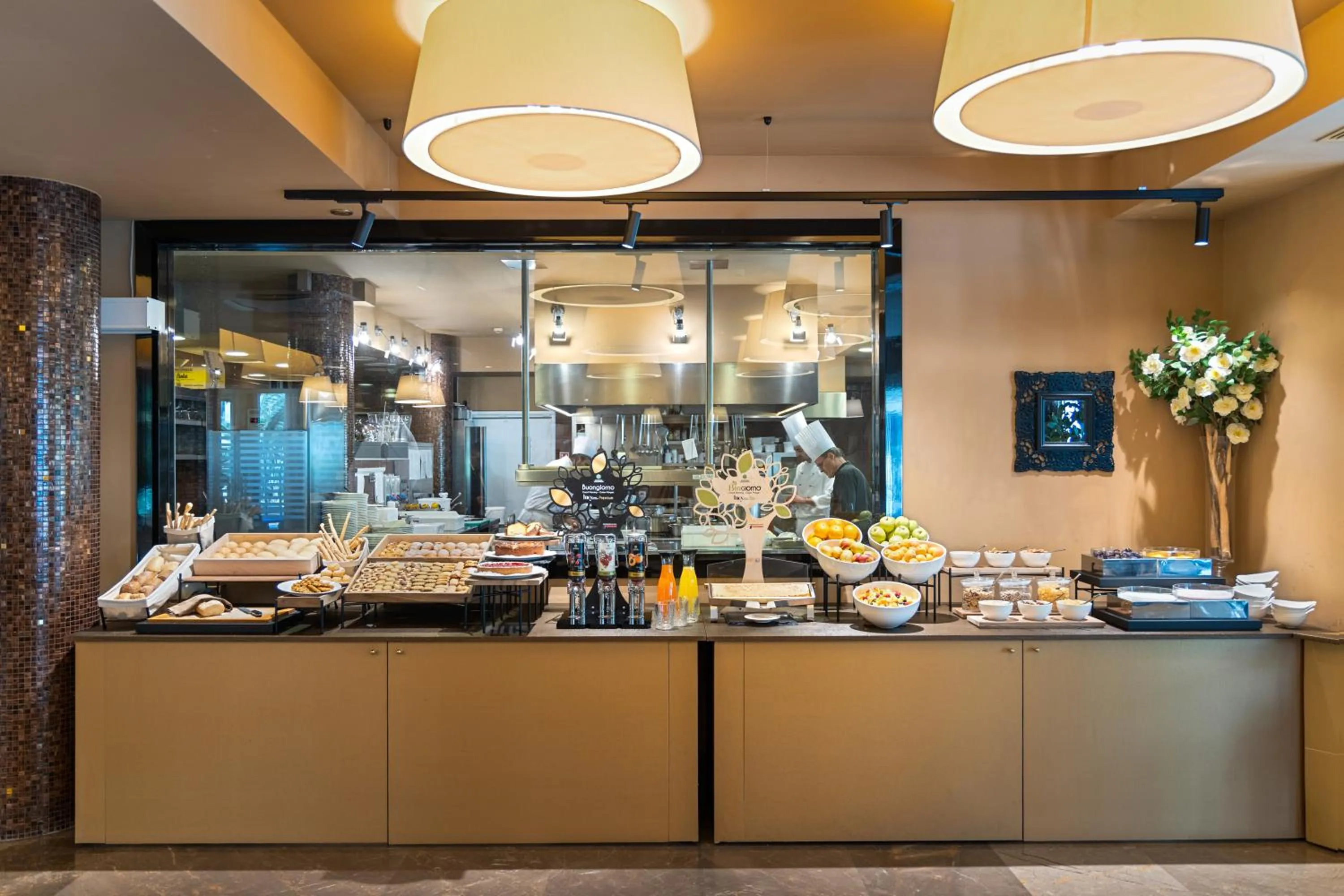 Buffet breakfast in Hotel Kristal Palace - Tonelli Hotels - Adult Friendly