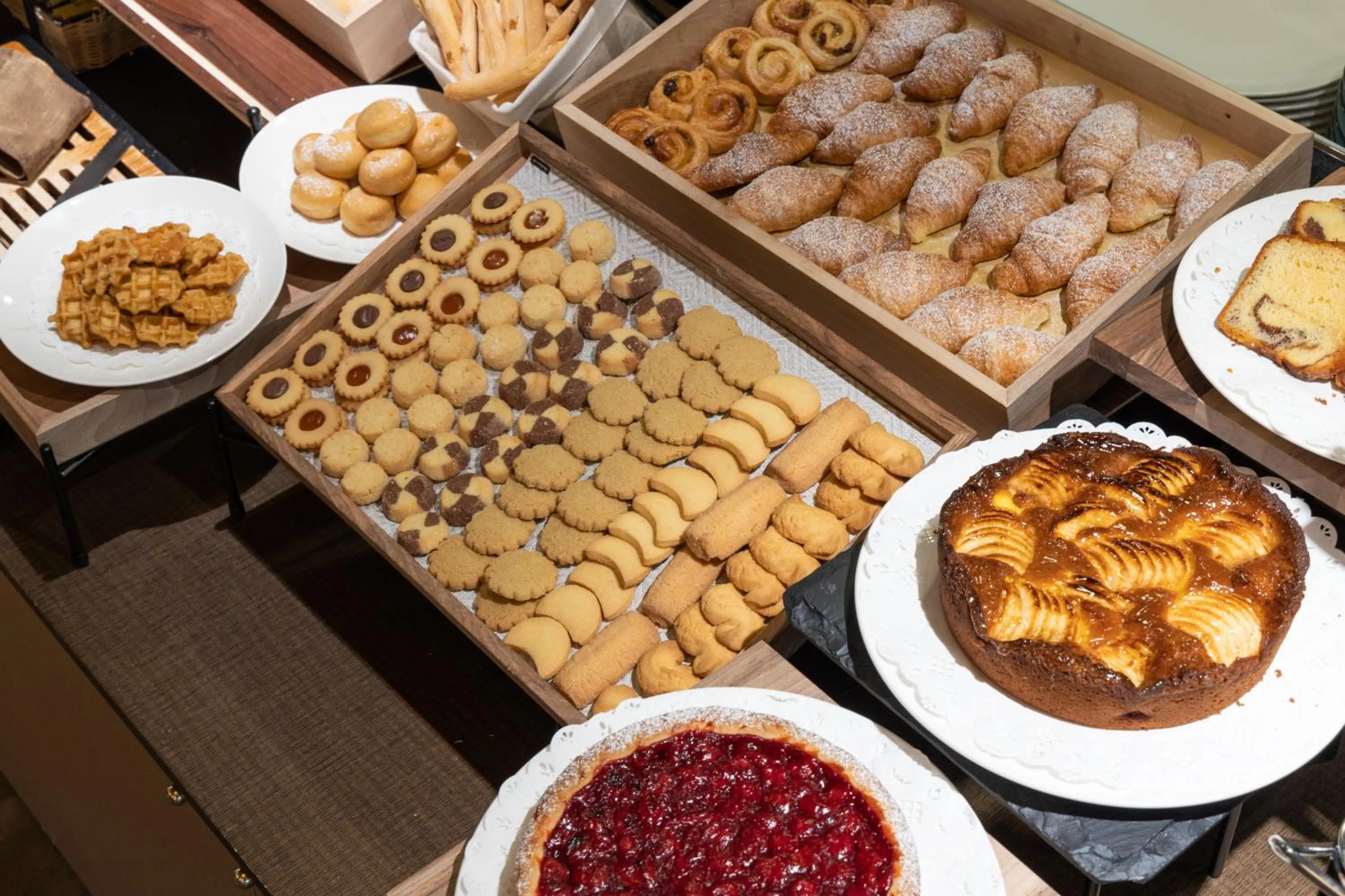 Buffet breakfast in Hotel Kristal Palace - Tonelli Hotels - Adult Friendly