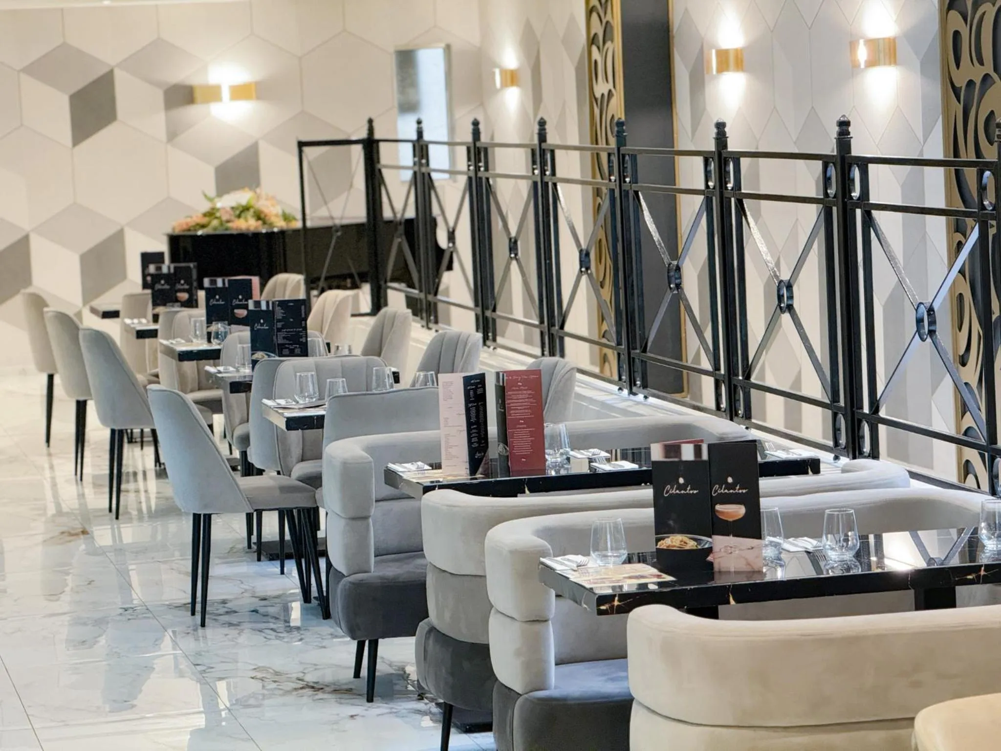 Restaurant/places to eat in Soreda Hotel