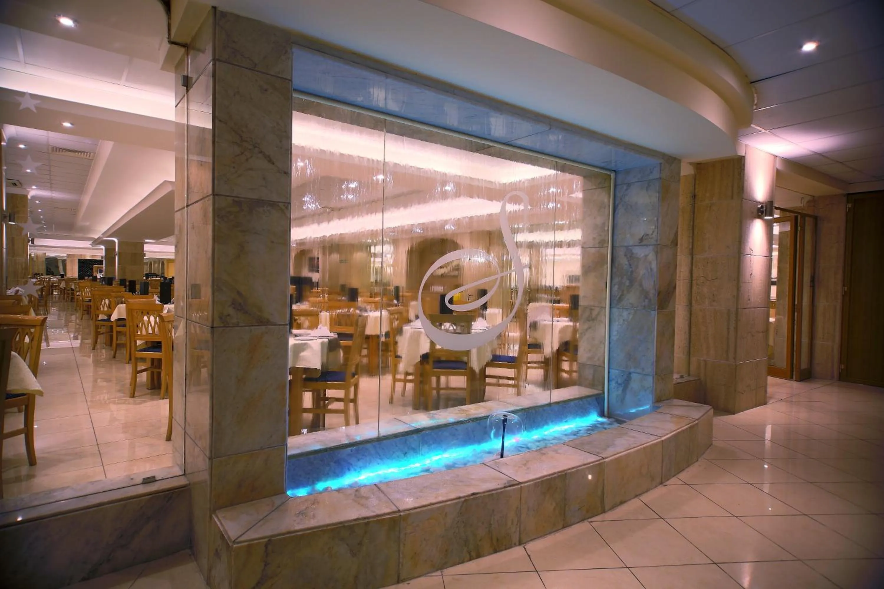 Restaurant/places to eat in Soreda Hotel