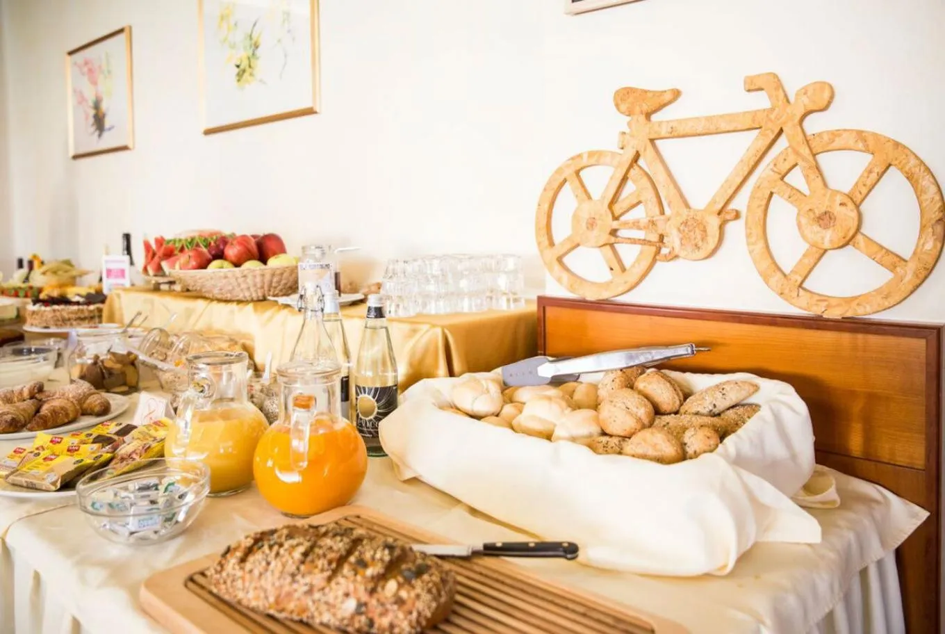 Restaurant/places to eat in Hotel Daniela