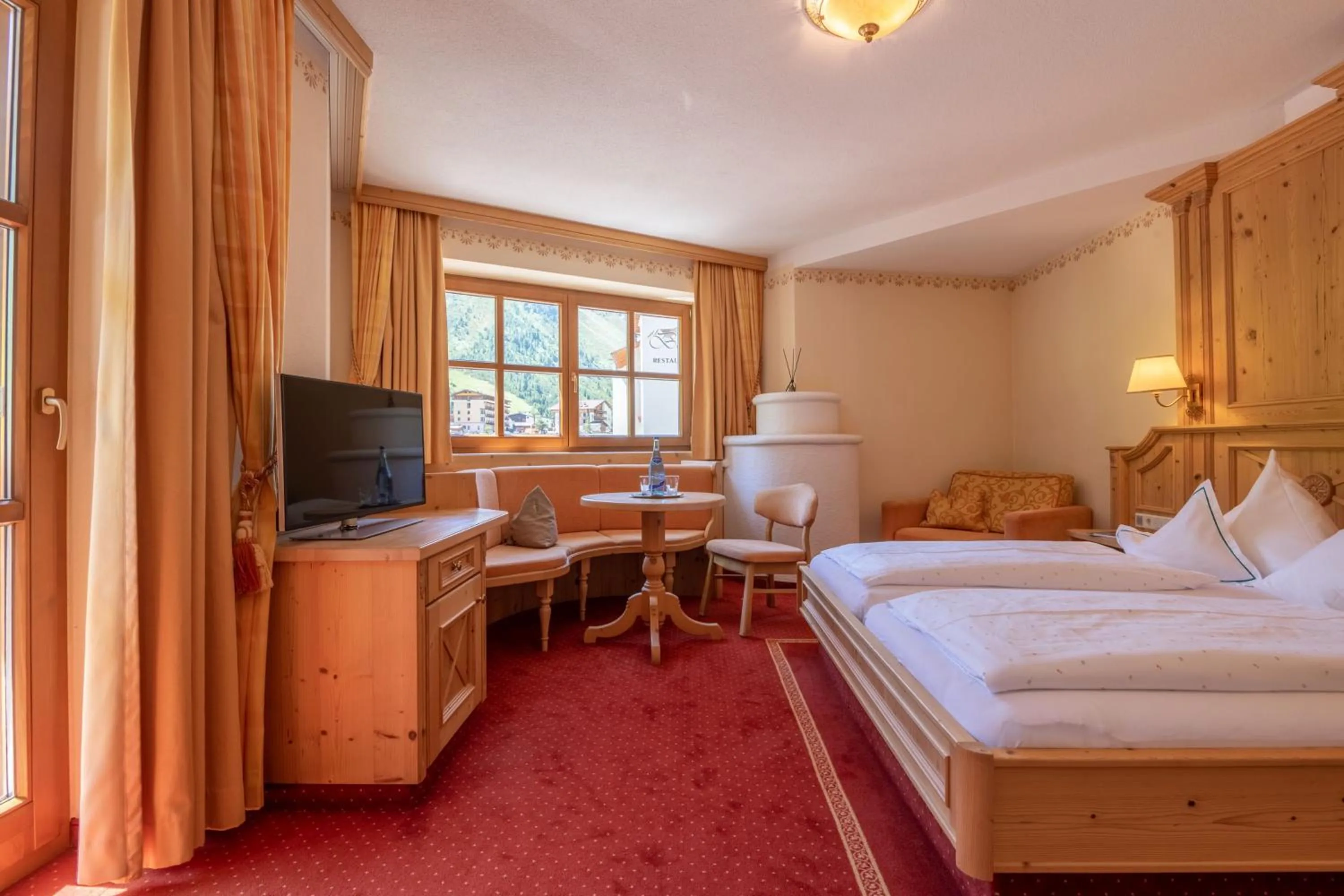 Photo of the whole room, Bed in Natur-&Alpinhotel Post