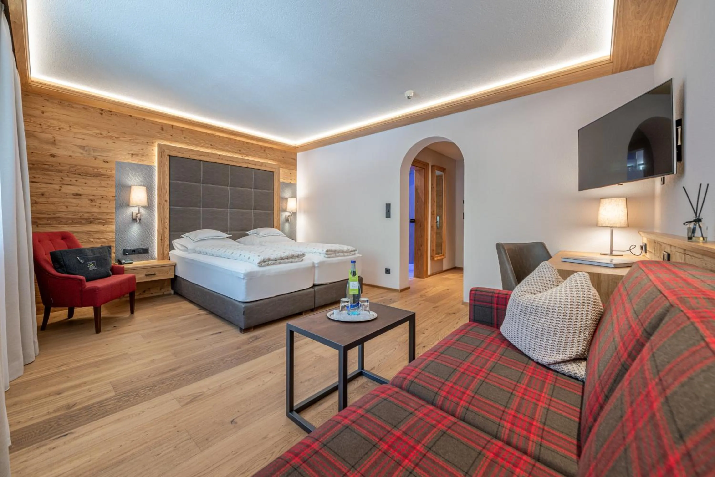 Photo of the whole room, Bed in Natur-&Alpinhotel Post