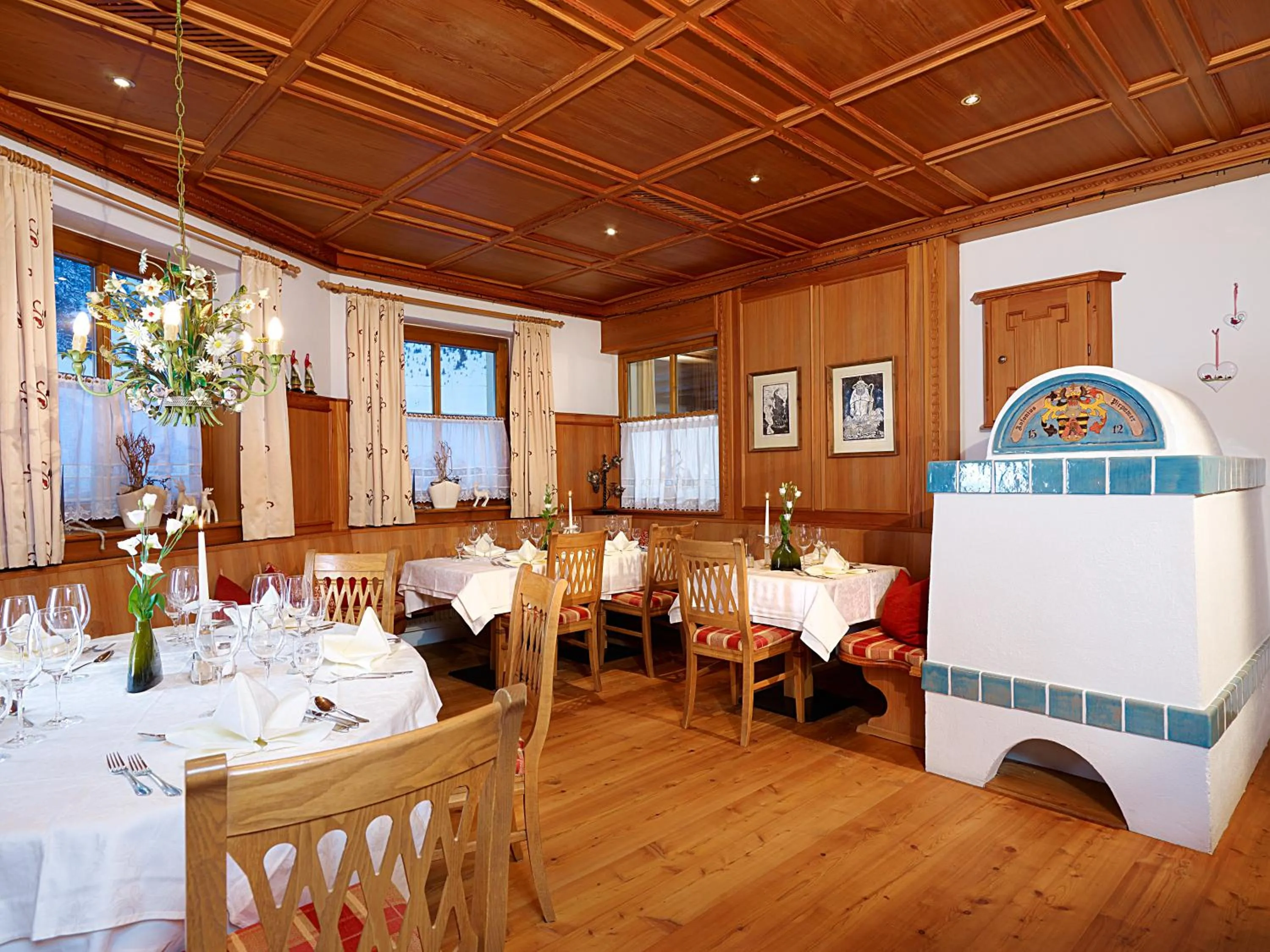 Restaurant/places to eat in Natur-&Alpinhotel Post