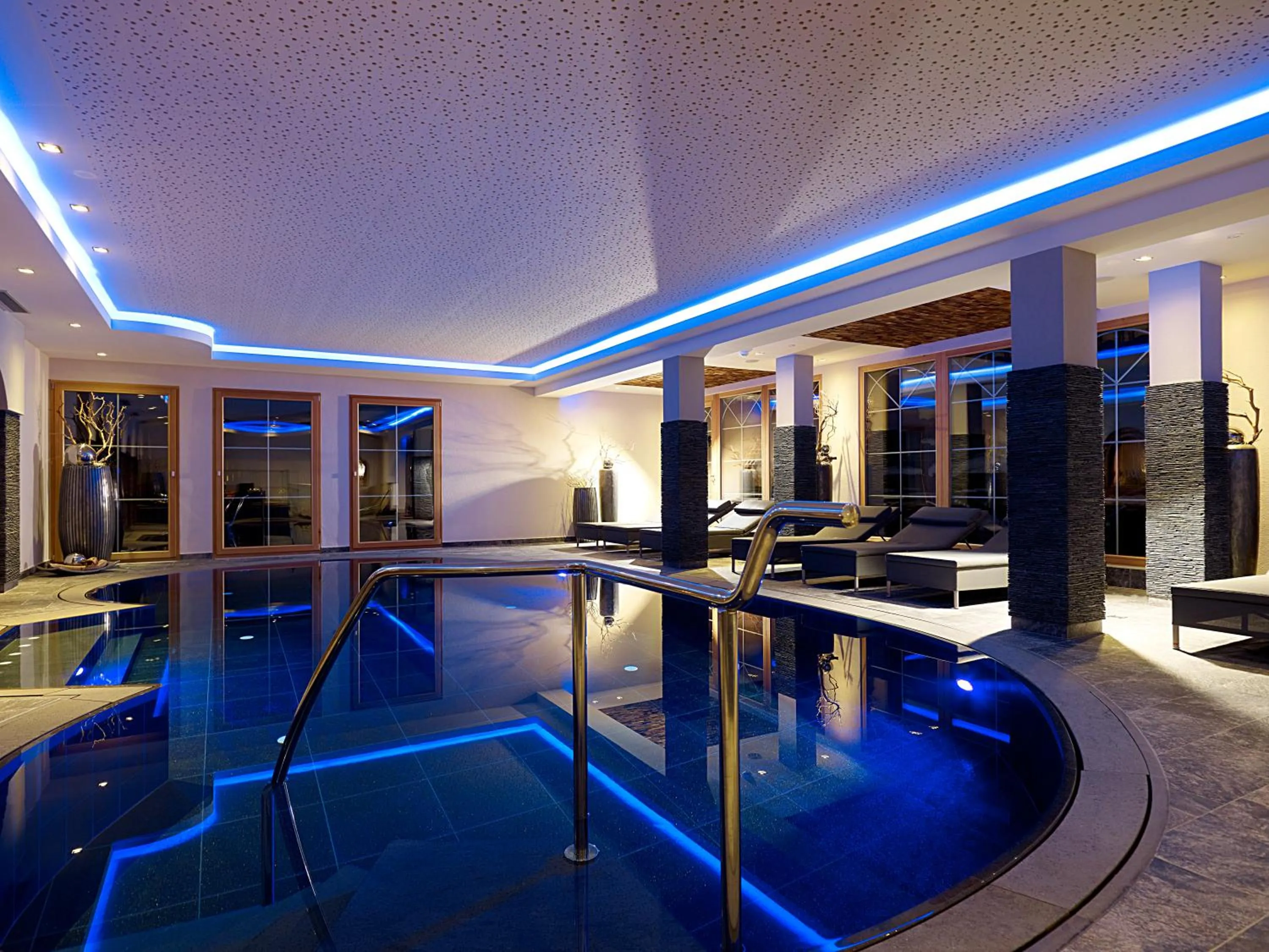 Swimming pool in Natur-&Alpinhotel Post