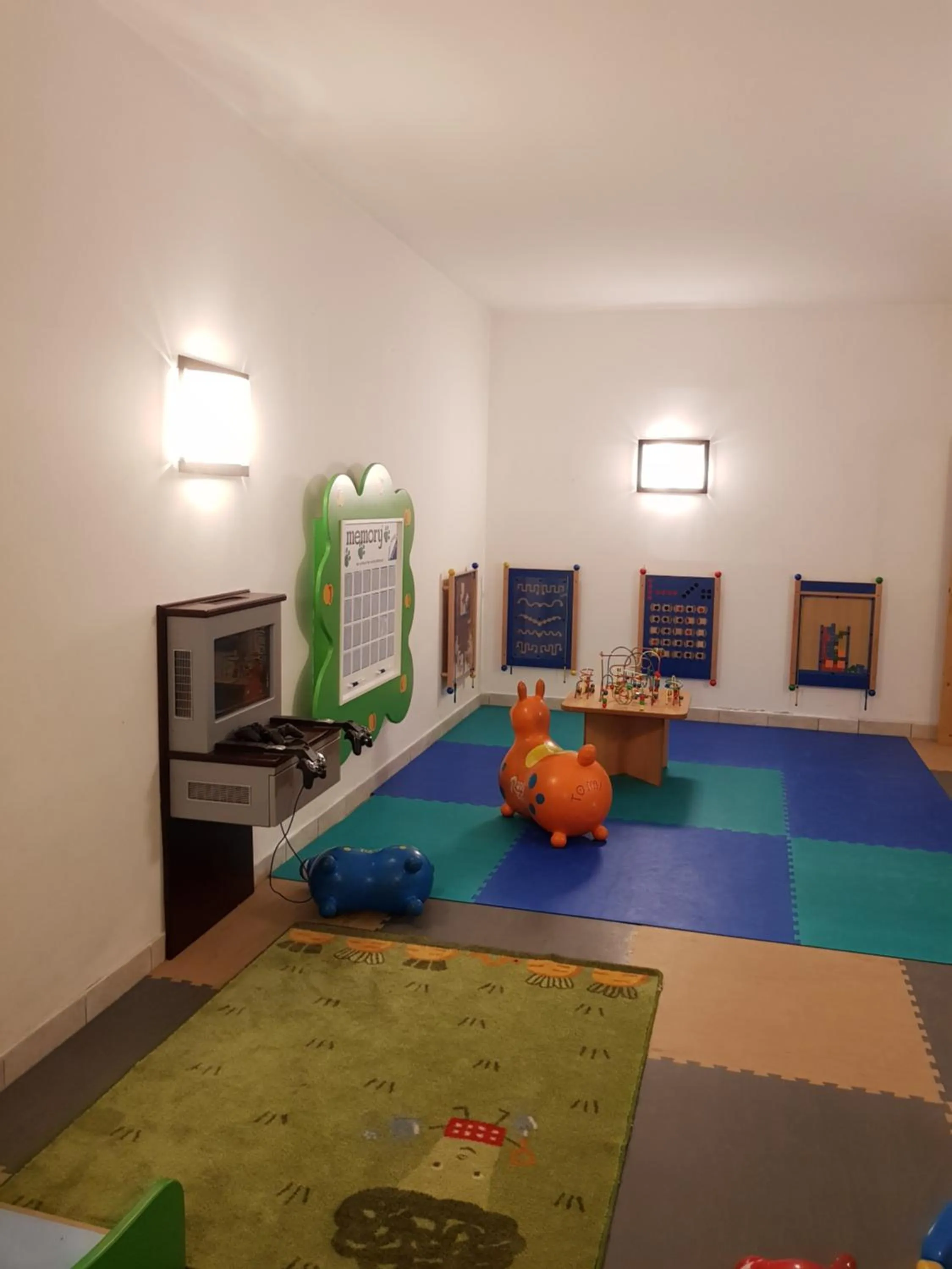 Game Room, Bed in Hotel Restaurant Schaurhof