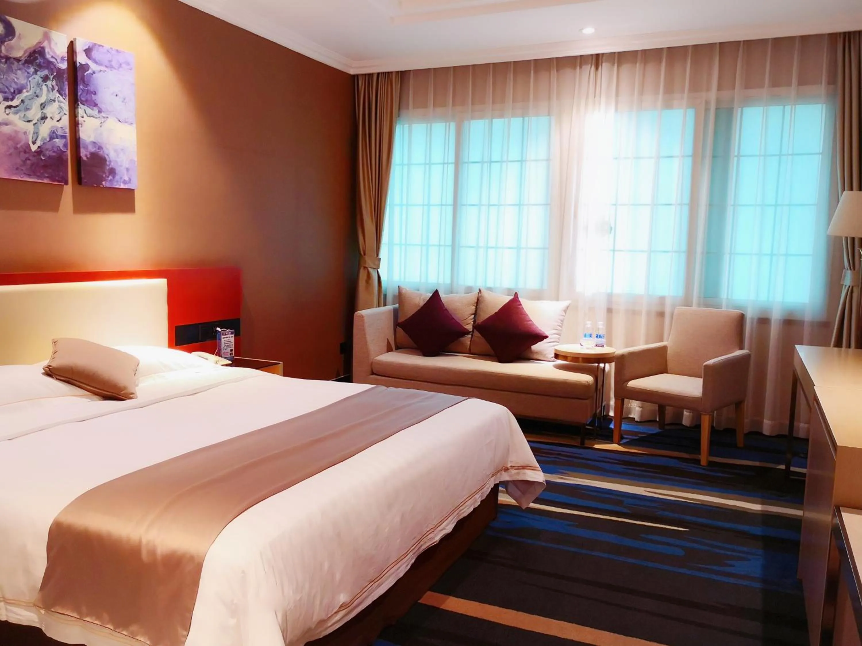 Decorative detail, Bed in Shenzhen Kaili Hotel, Guomao Shopping Mall