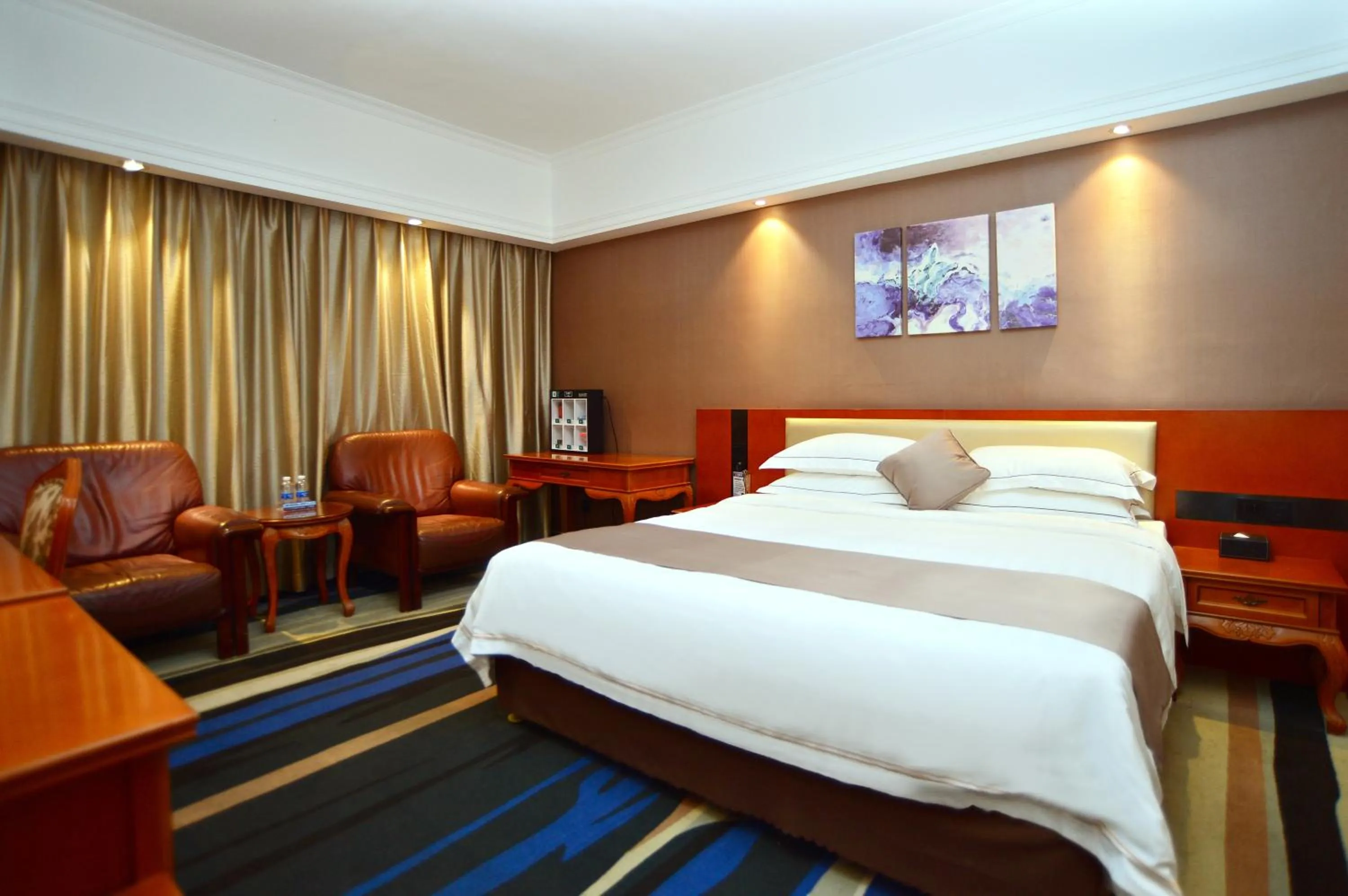 Bed in Shenzhen Kaili Hotel, Guomao Shopping Mall