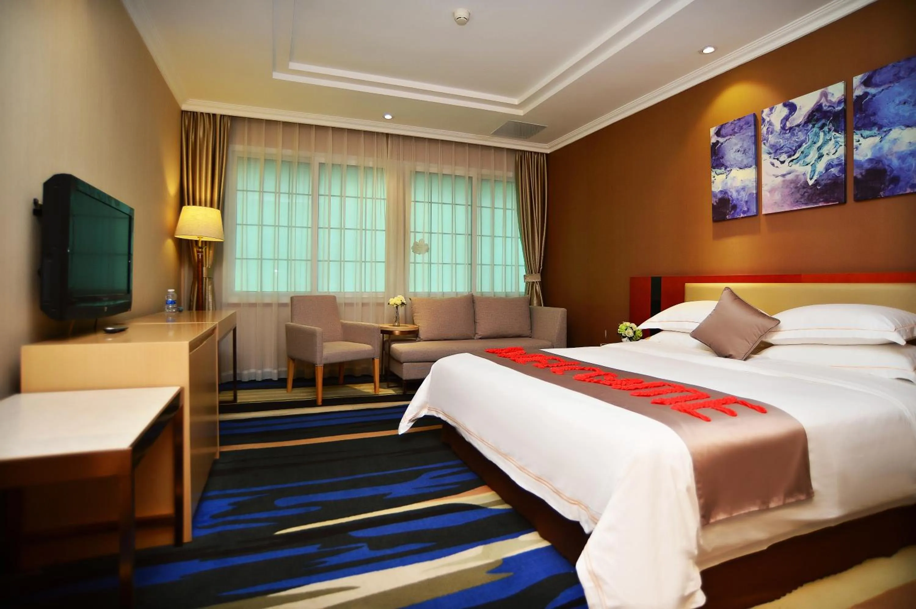 Photo of the whole room, Bed in Shenzhen Kaili Hotel, Guomao Shopping Mall