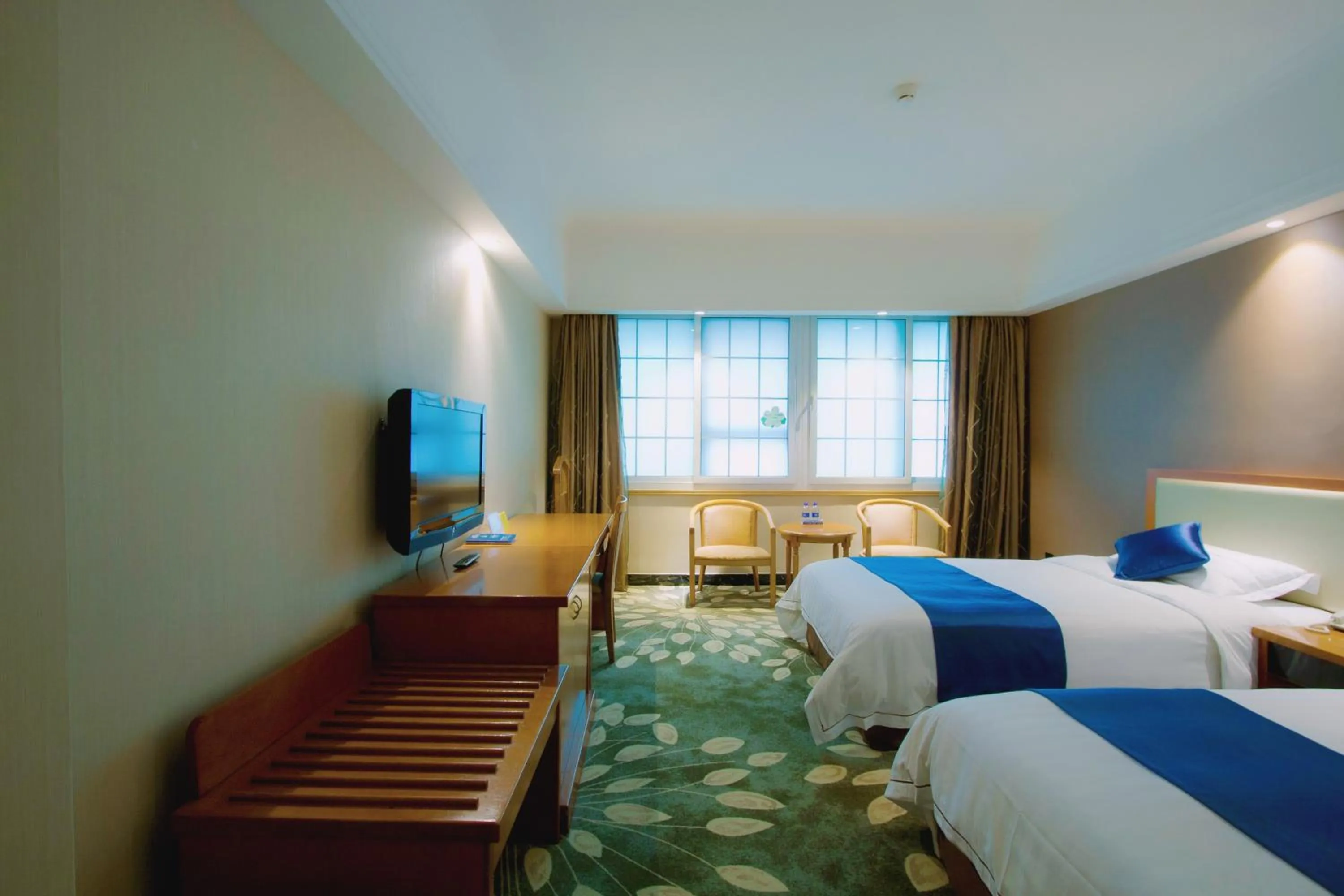 Photo of the whole room, Bed in Shenzhen Kaili Hotel, Guomao Shopping Mall
