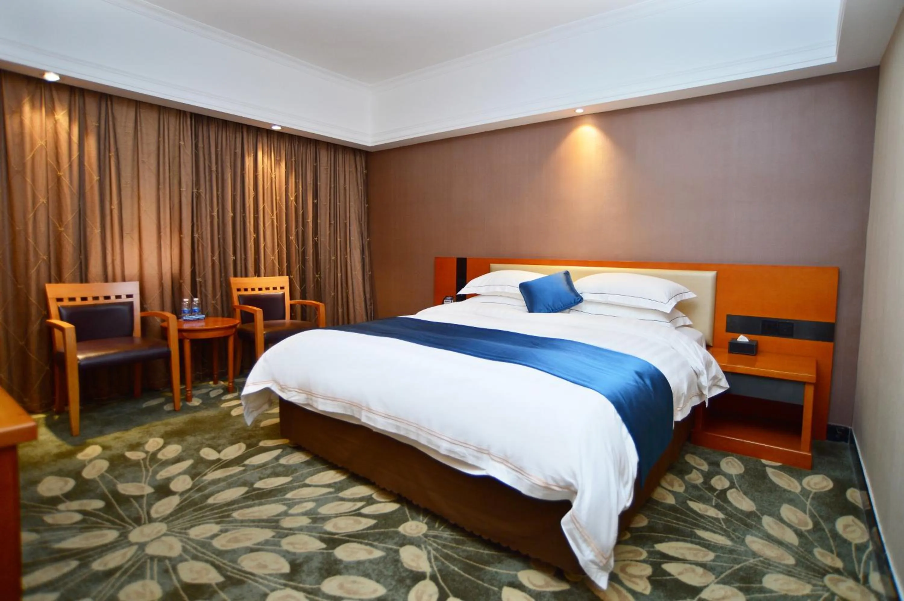 bunk bed, Bed in Shenzhen Kaili Hotel, Guomao Shopping Mall