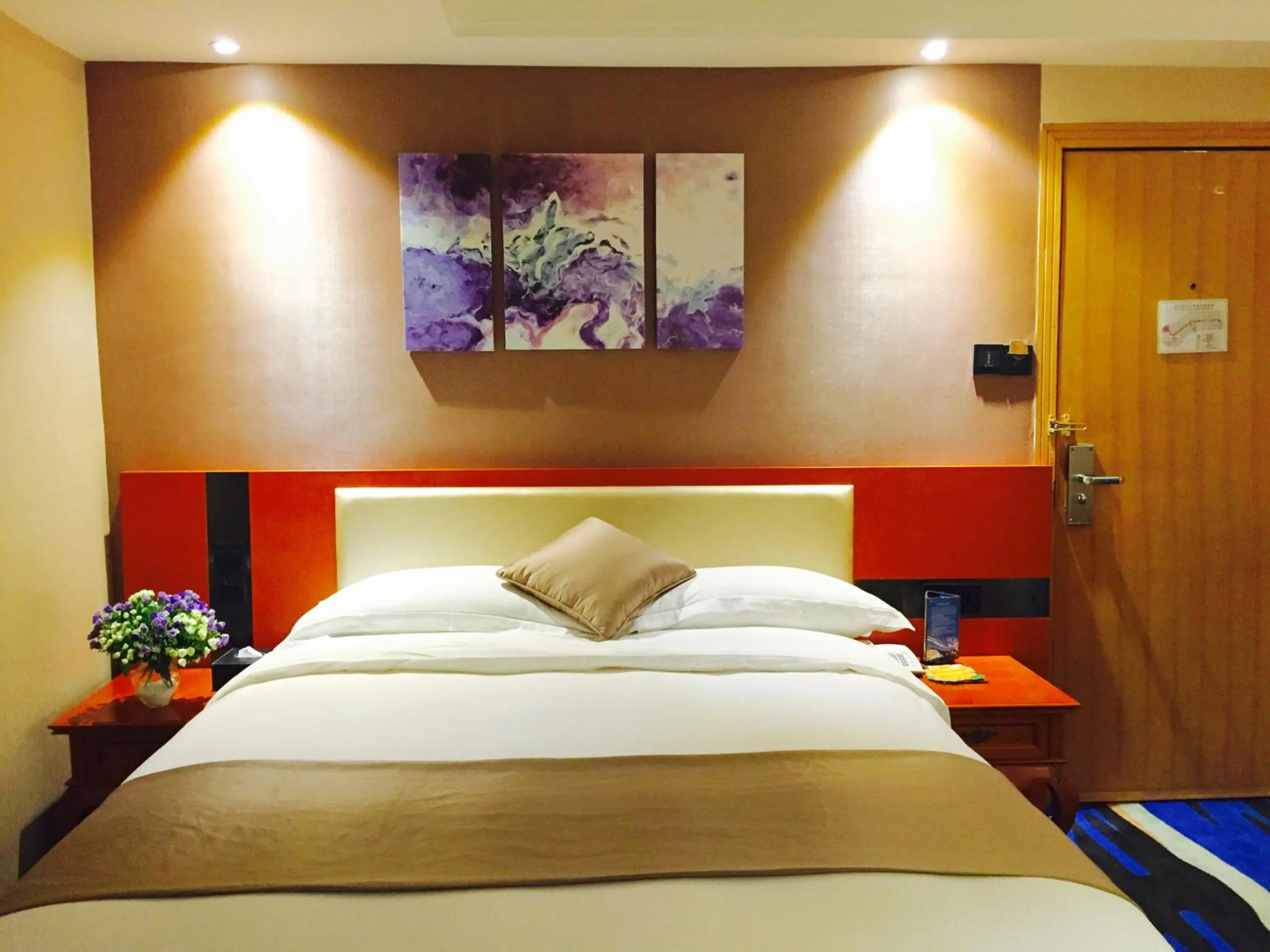 bunk bed, Bed in Shenzhen Kaili Hotel, Guomao Shopping Mall