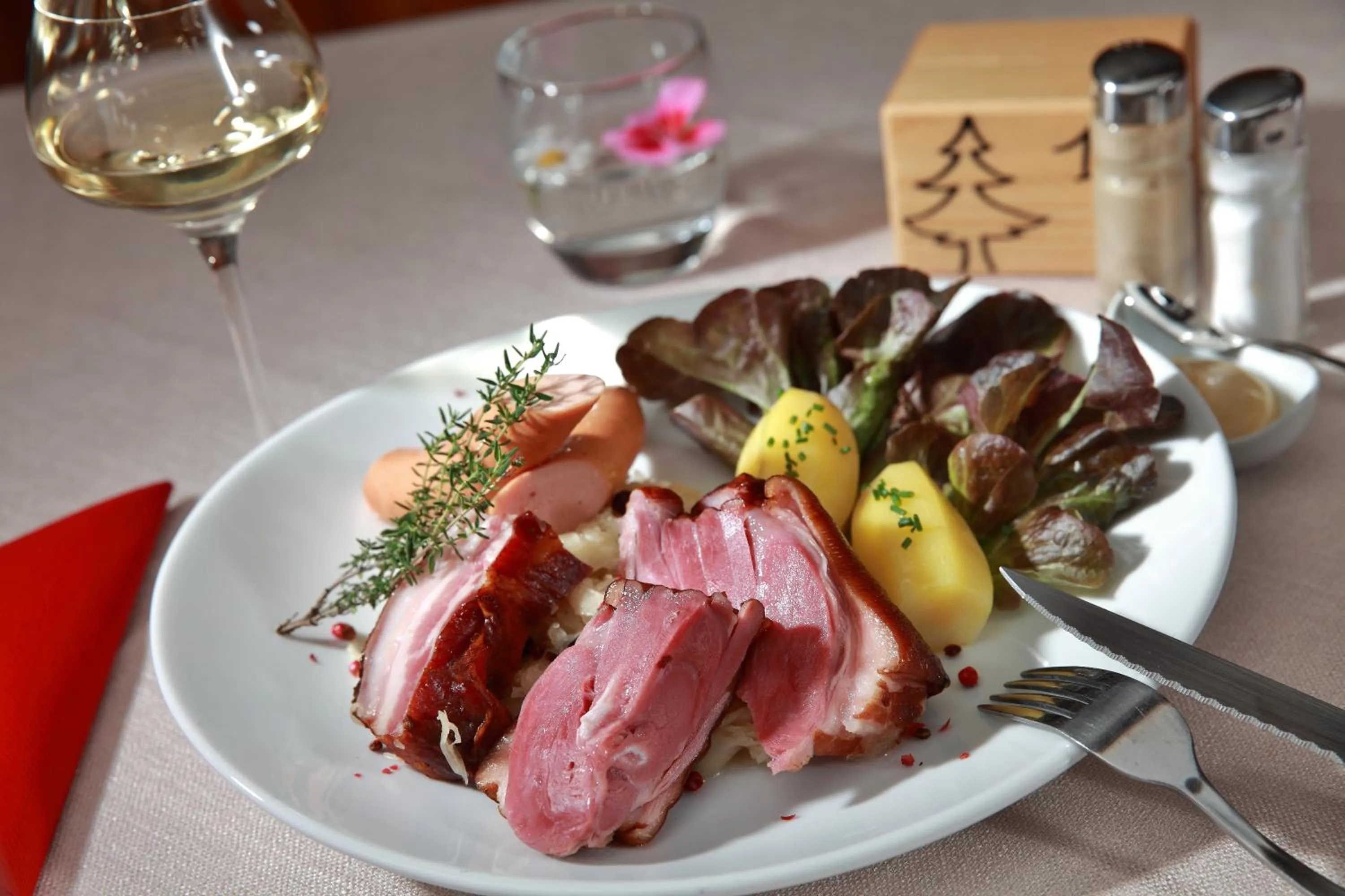 Dinner in Logis Hôtel Le Vétiné