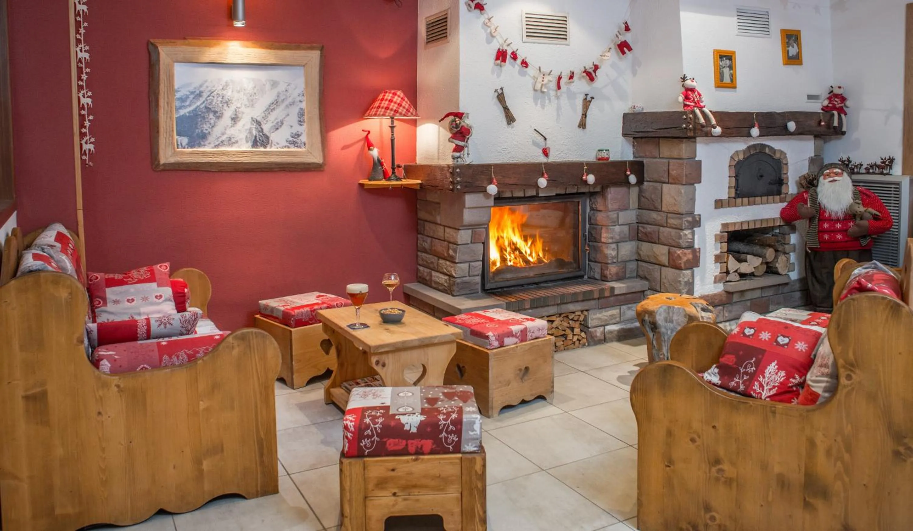 Lobby or reception in Logis Hôtel Le Vétiné
