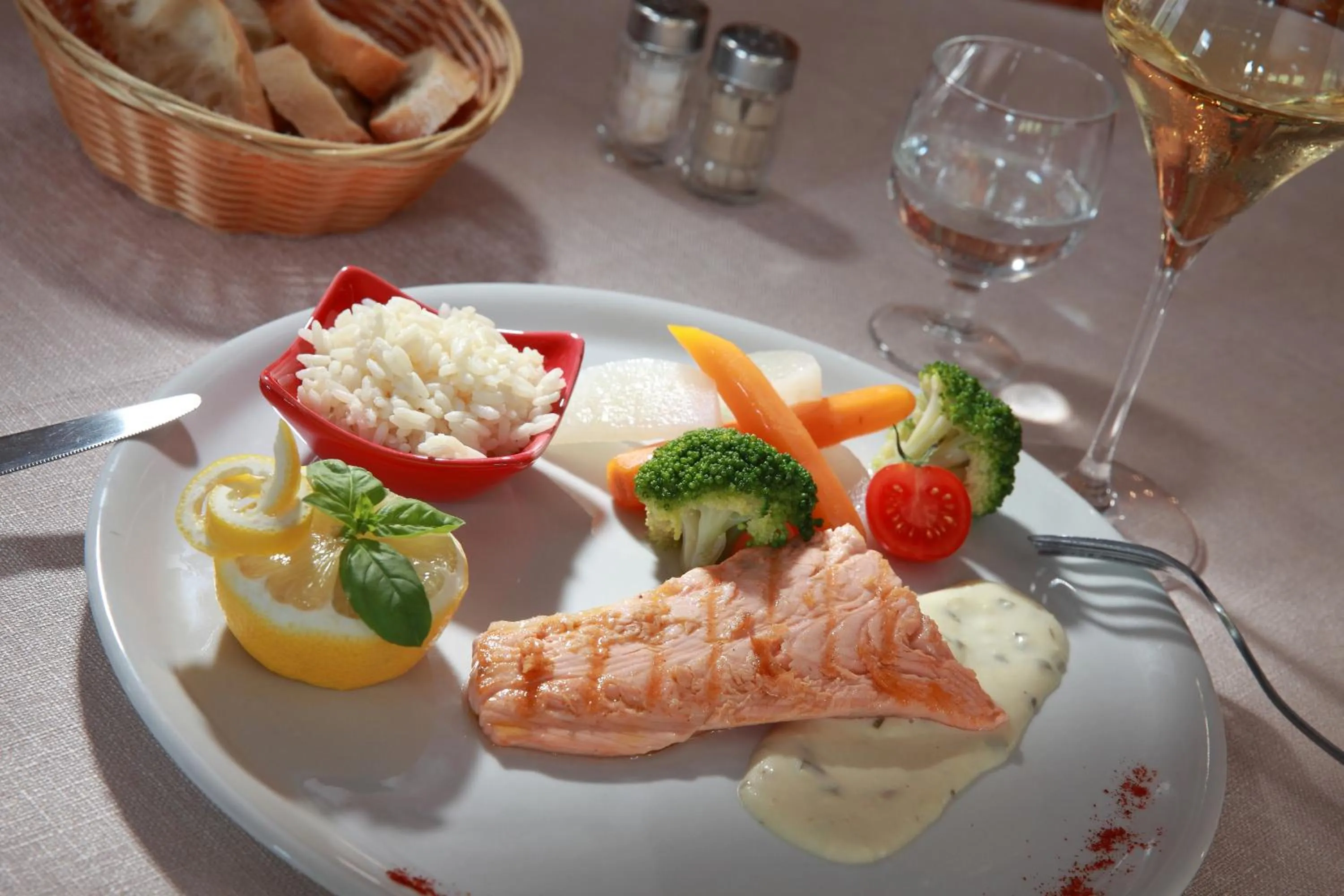 Dinner in Logis Hôtel Le Vétiné