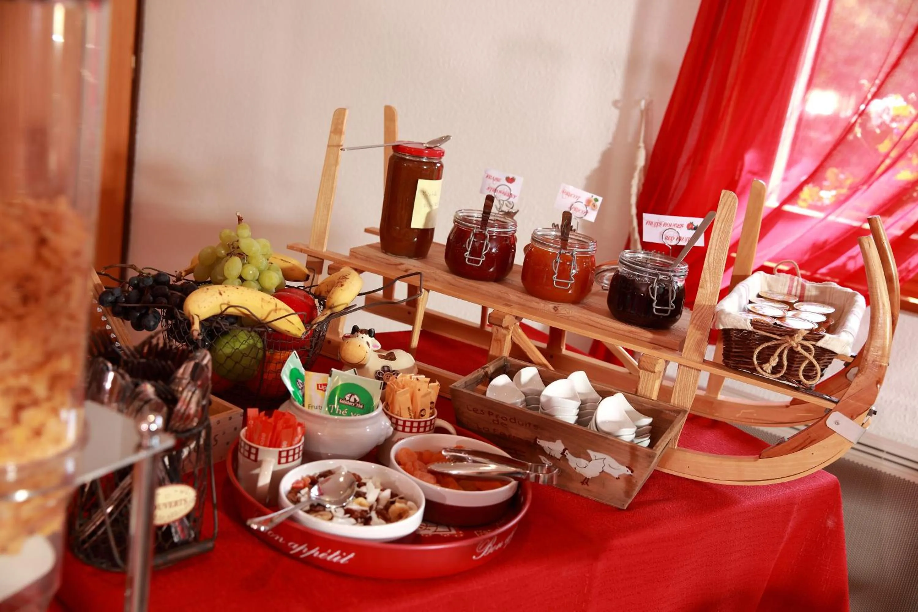 Continental breakfast in Logis Hôtel Le Vétiné