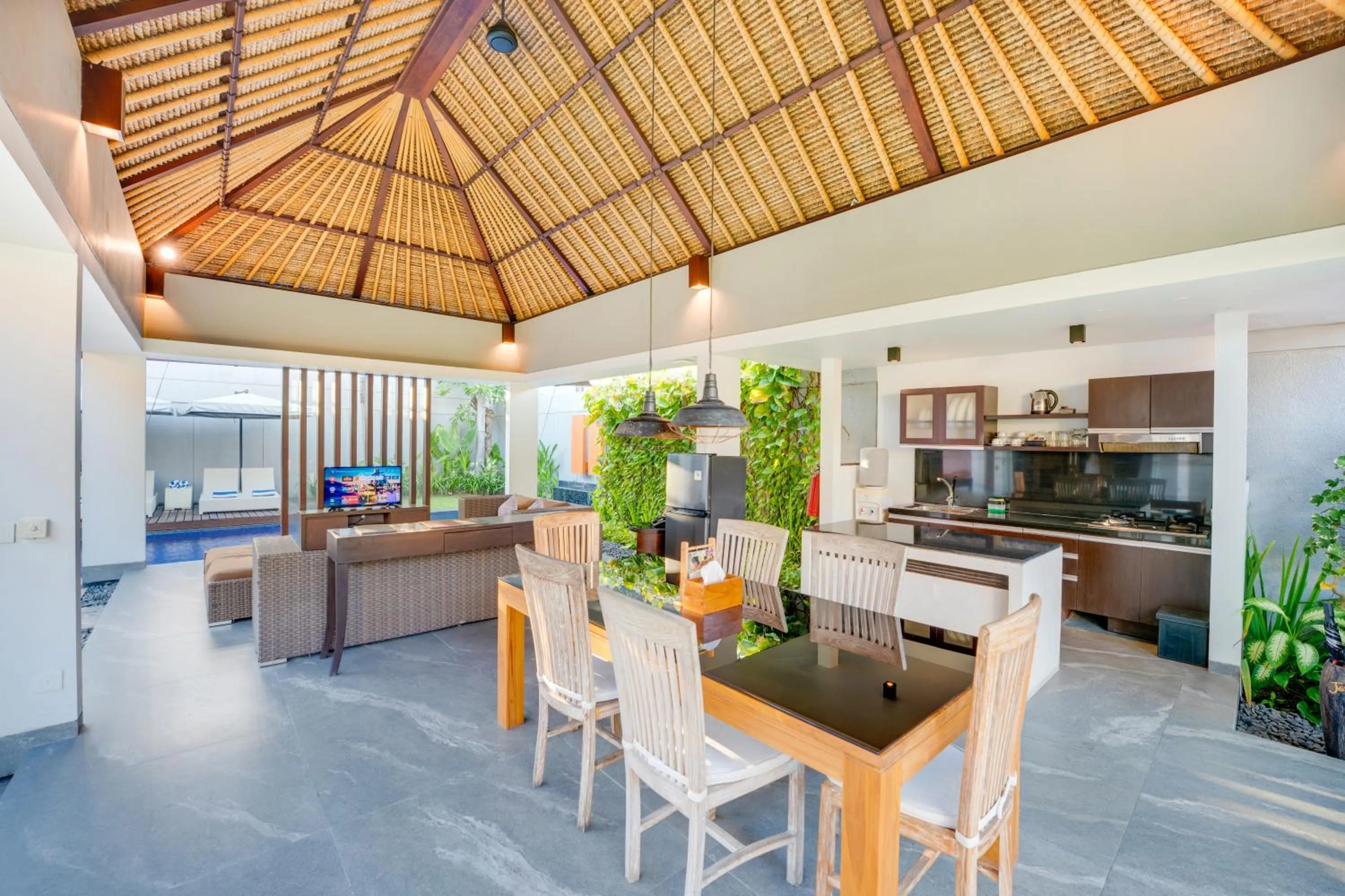 Kitchen or kitchenette in Villa Jerami & Spa