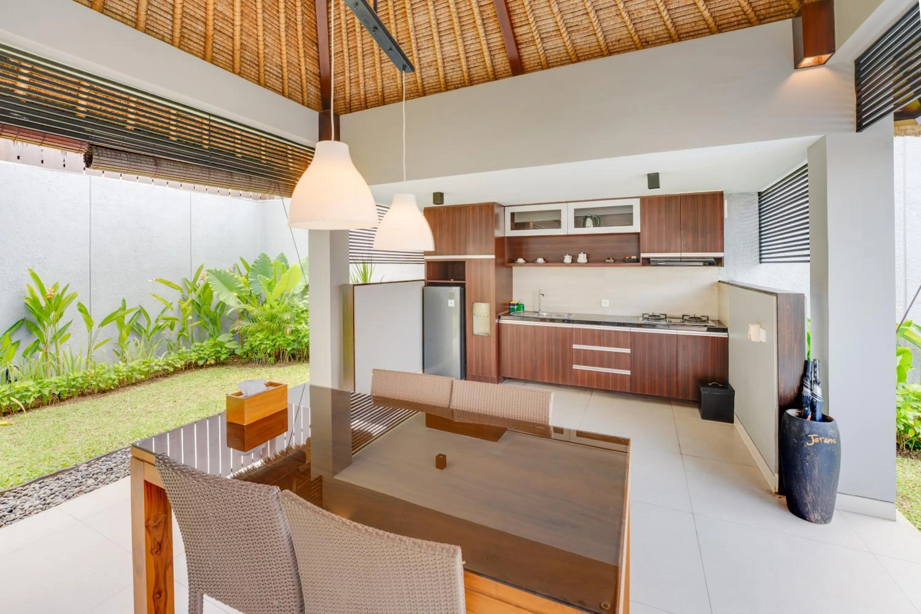 Kitchen or kitchenette in Villa Jerami & Spa