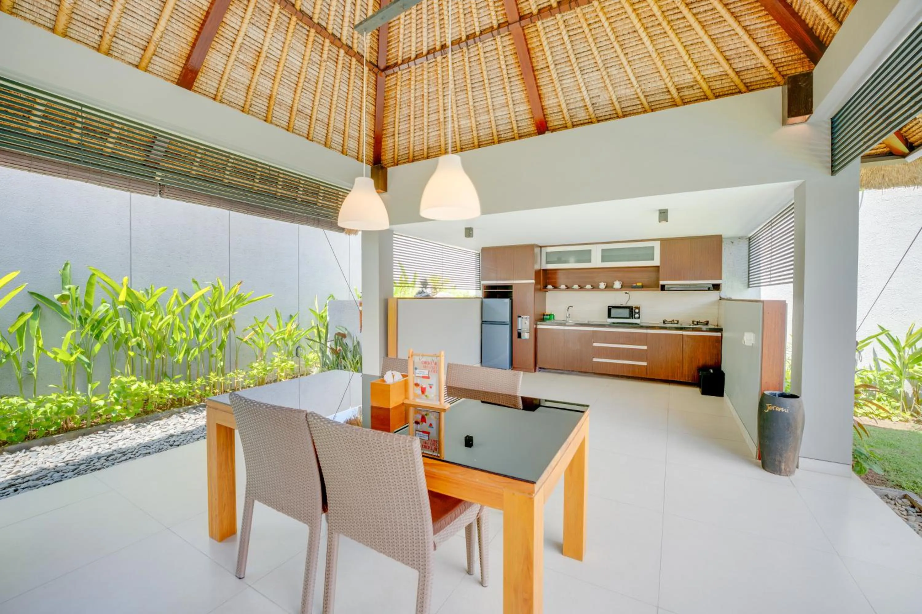 Kitchen or kitchenette in Villa Jerami & Spa