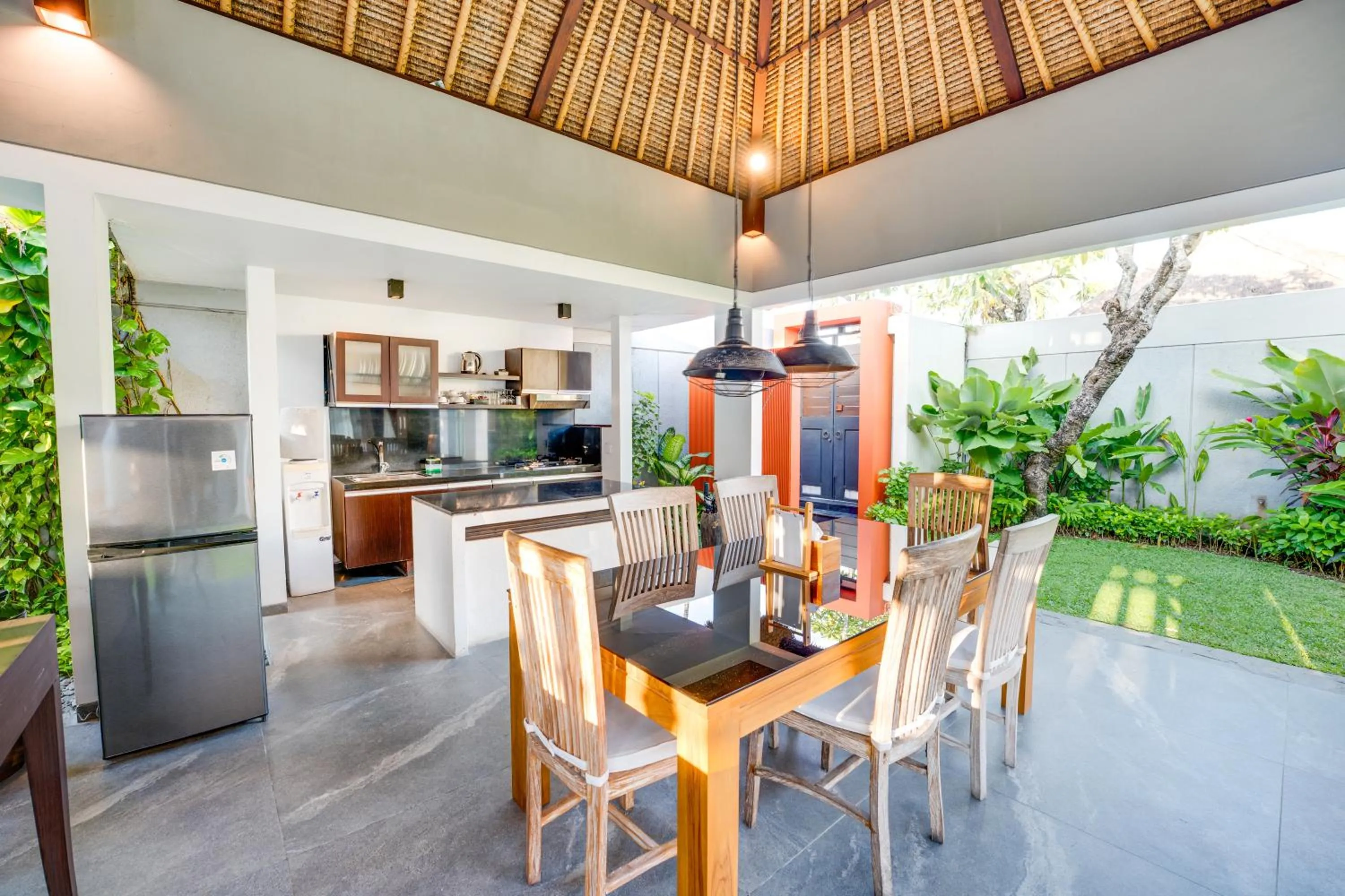 Kitchen or kitchenette in Villa Jerami & Spa