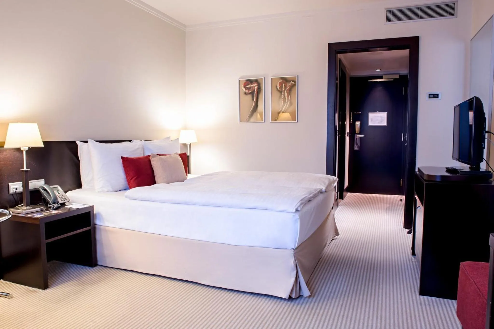 Photo of the whole room, Bed in Crowne Plaza Bratislava by IHG